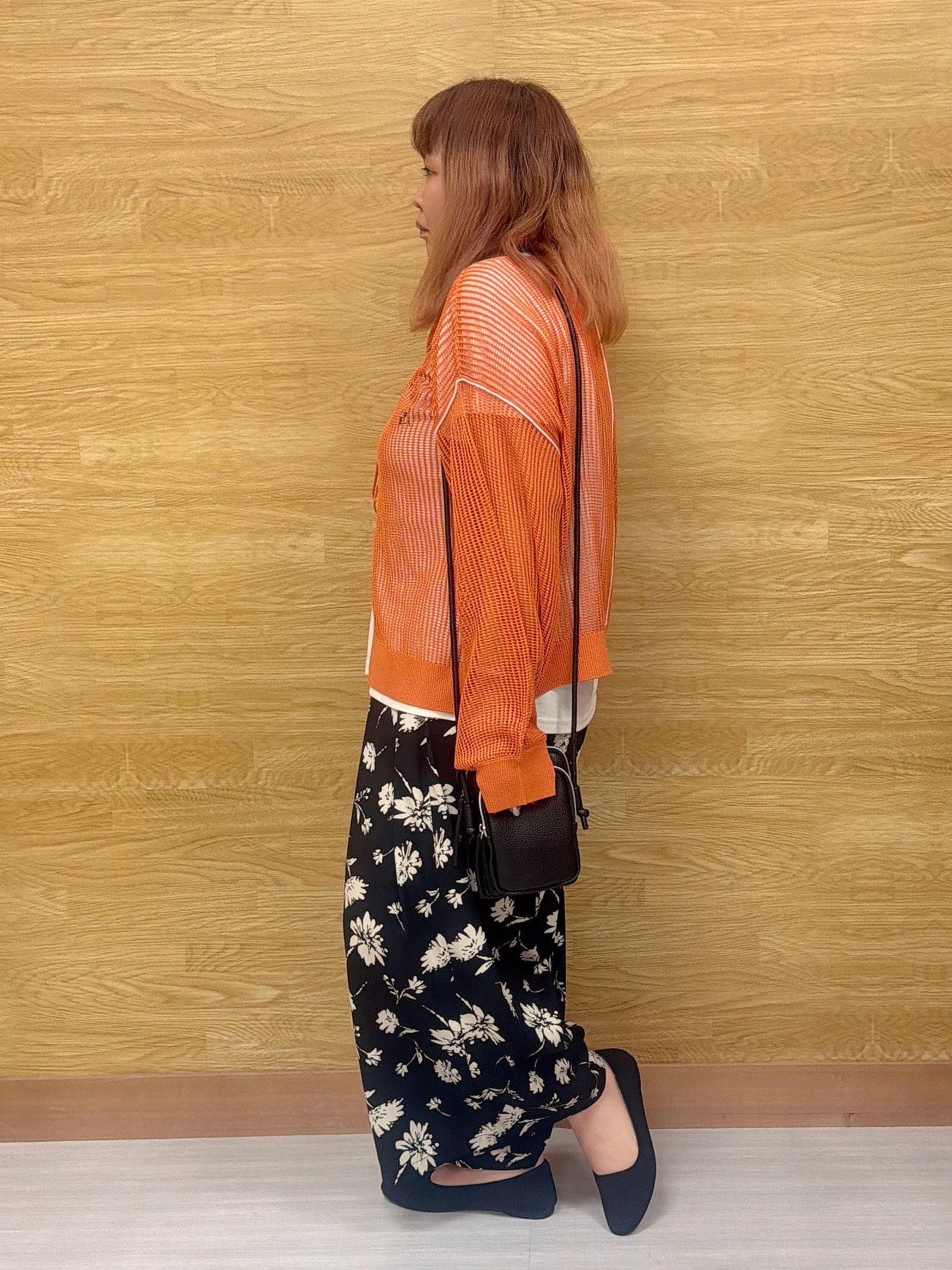 ぁむさんの「SHOO･LA･RUE｜【2点セット/洗濯機可/S-LL】時短でこなれ見え カーデにもなる2WAYメッシュニット+半袖ロゴT」を使ったコーディネート