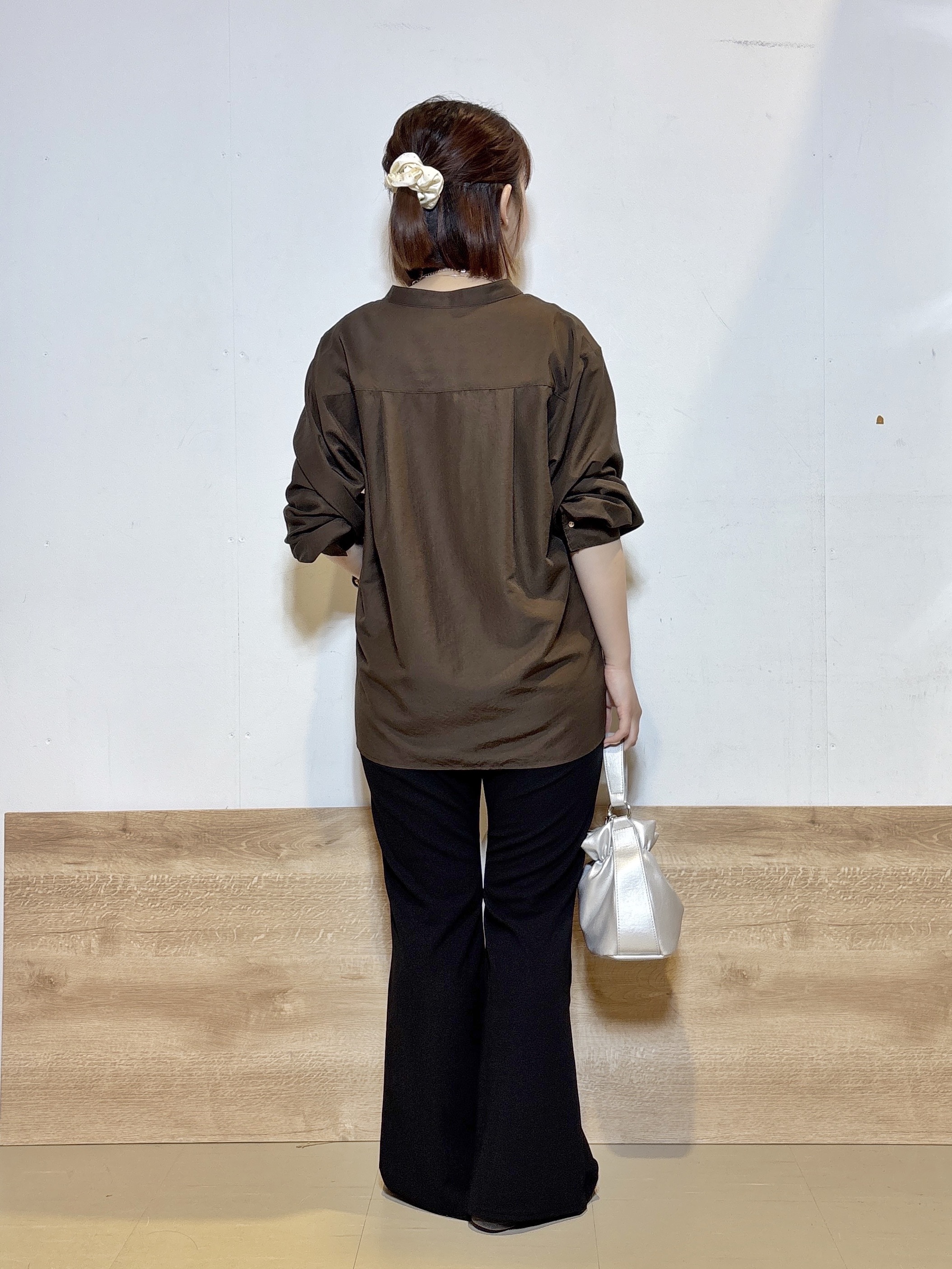 るねさんの「SHOO･LA･RUE｜【洗濯後しわになりにくい/S-LL/UV】きれいめにもラフにも　フラップポケットがポイントのバンドカ」を使ったコーディネート