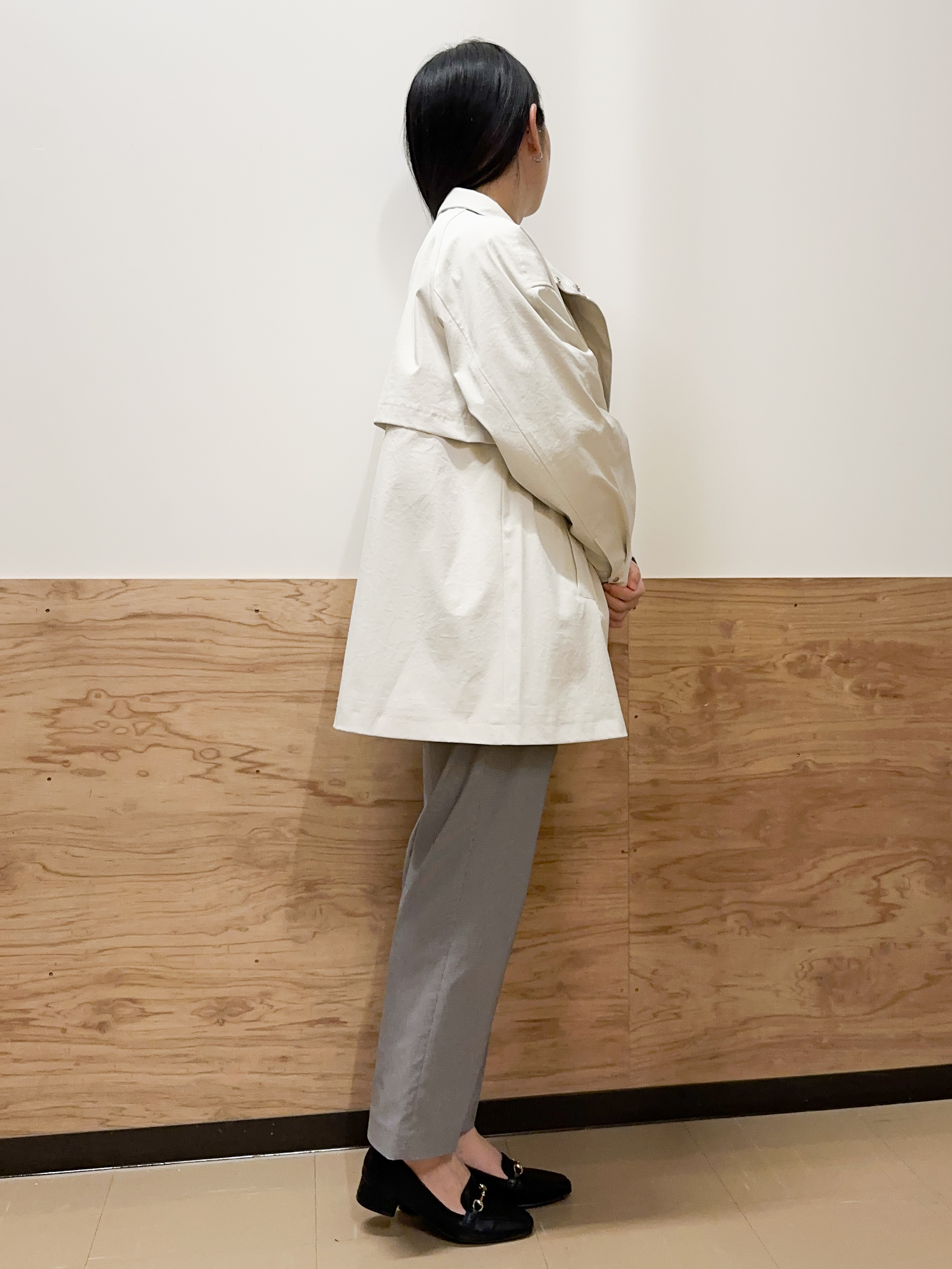 すーさんの「grove｜【撥水／シルエット2WAY】羽織るだけでサマになる、スタンドネックテントラインコート」を使ったコーディネート
