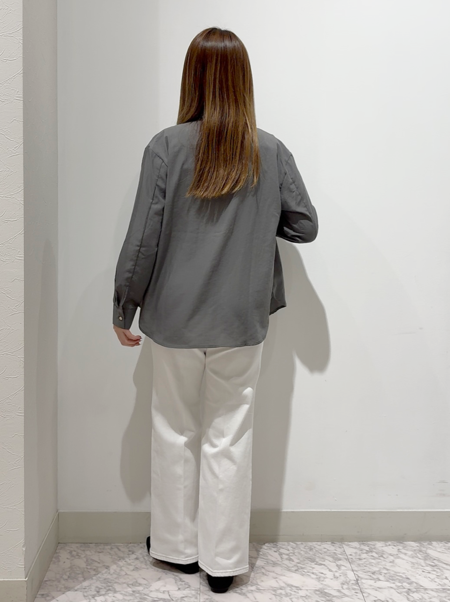しかっちさんの「grove｜【貴島明日香さん着用】お仕事も普段も。今どきワークシャツブラウス」を使ったコーディネート