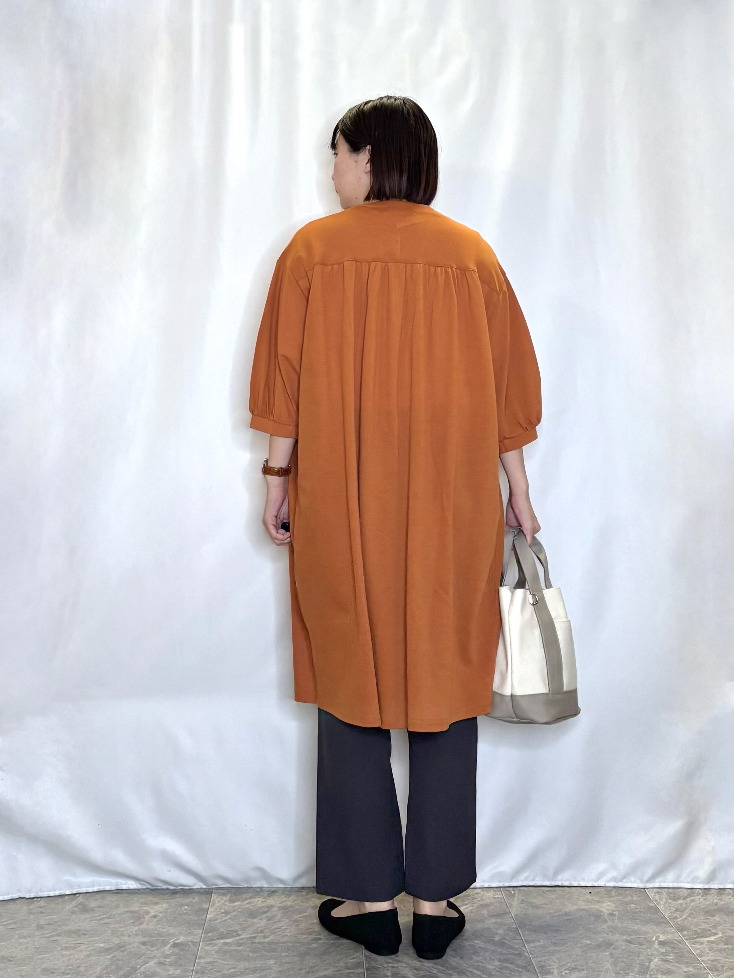 ネリさんの「SHOO･LA･RUE｜【洗濯機可/S-LL】1枚でも羽織でも キーネックシャツワンピース」を使ったコーディネート