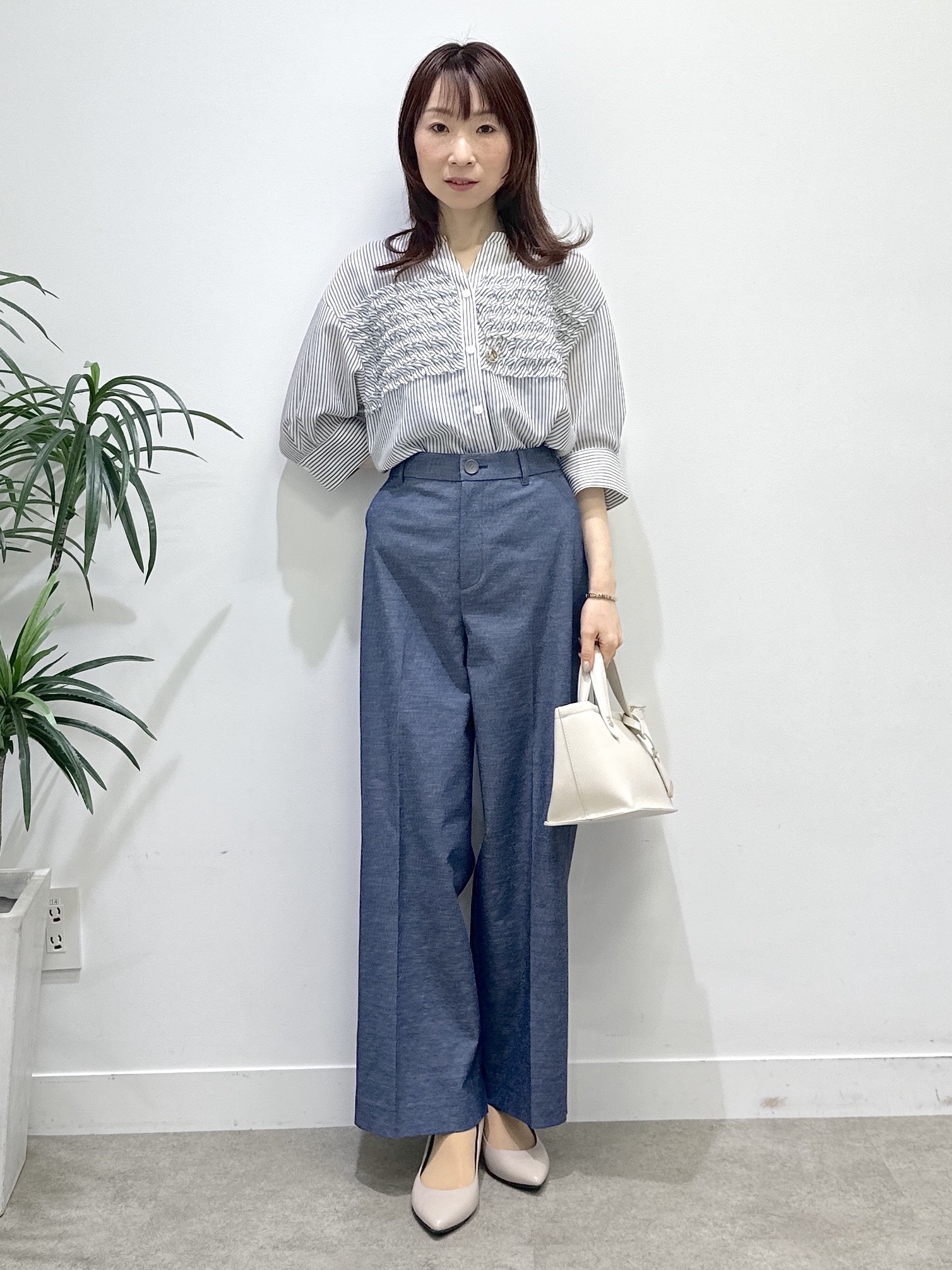 Miwaさんの「UNTITLED｜【接触冷感/通気性/洗える】フロントフリルブラウス」を使ったコーディネート