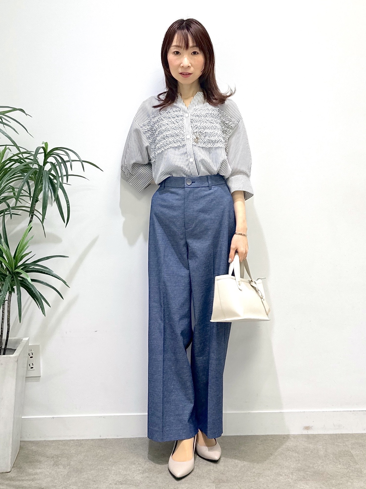 Miwaさんの「UNTITLED｜【接触冷感/通気性/洗える】フロントフリルブラウス」を使ったコーディネート