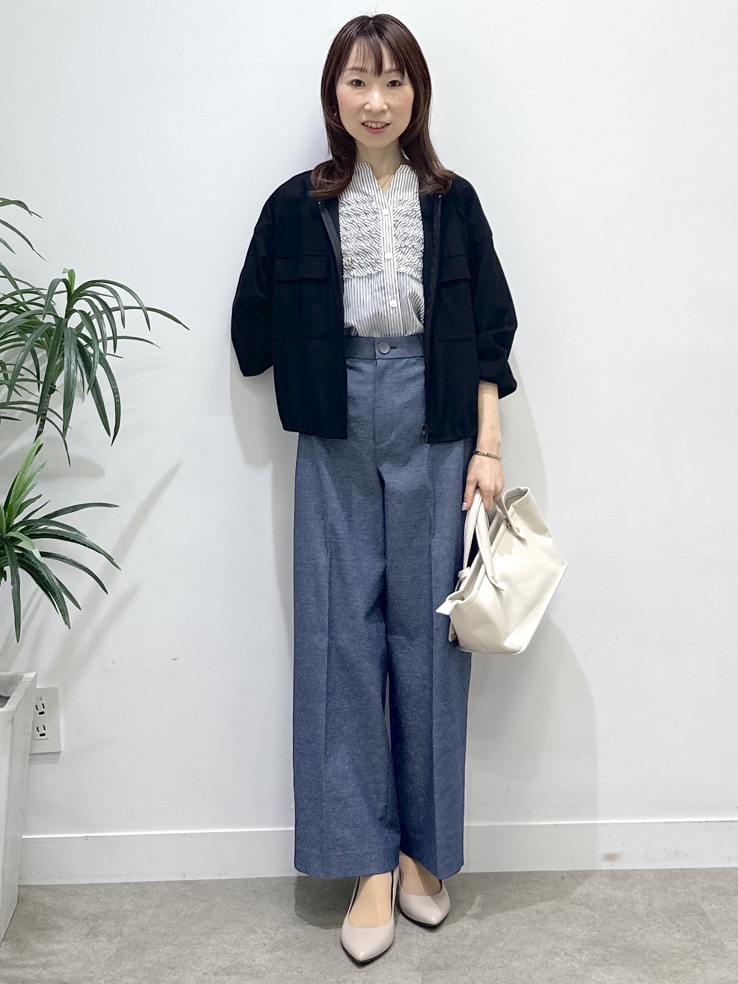 Miwaさんの「UNTITLED｜【接触冷感/通気性/洗える】フロントフリルブラウス」を使ったコーディネート
