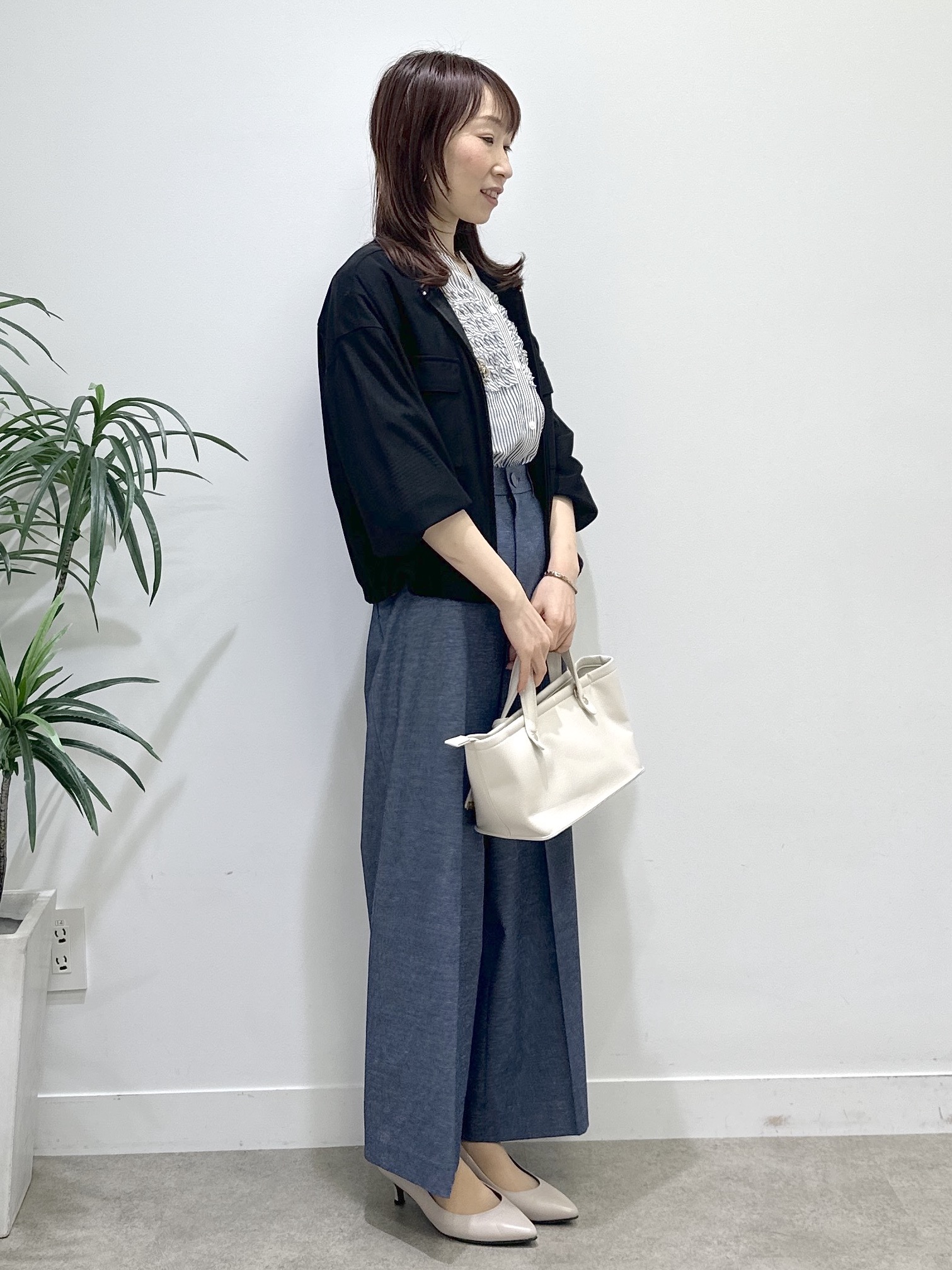 Miwaさんの「UNTITLED｜【接触冷感/通気性/洗える】フロントフリルブラウス」を使ったコーディネート