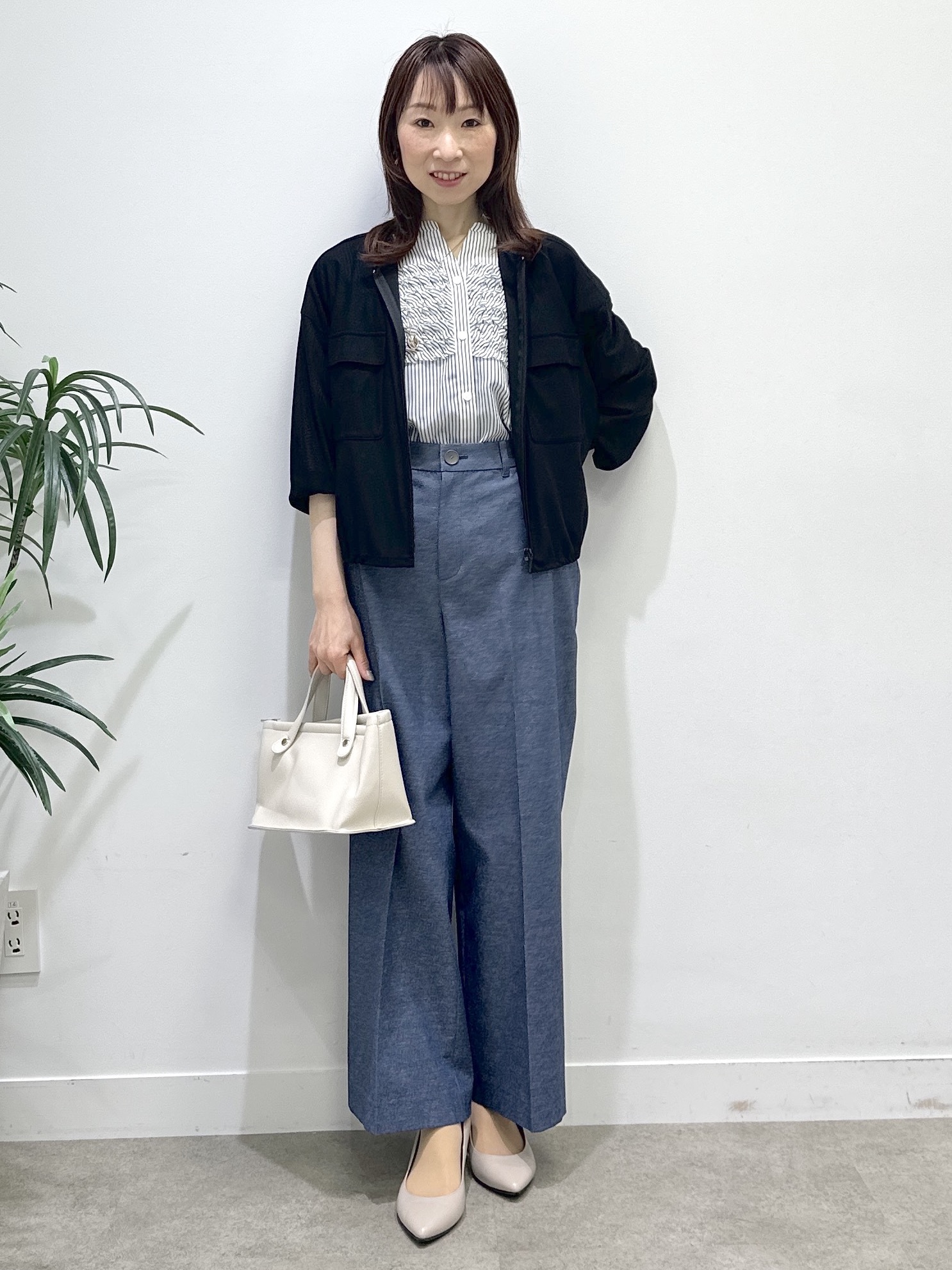 Miwaさんの「UNTITLED｜【接触冷感/通気性/洗える】フロントフリルブラウス」を使ったコーディネート