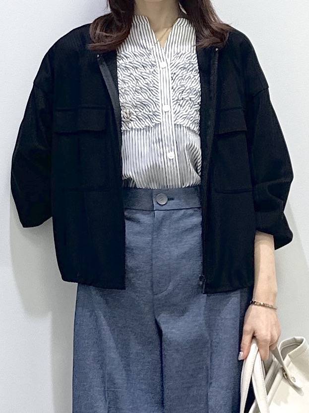 Miwaさんの「UNTITLED｜【接触冷感/通気性/洗える】フロントフリルブラウス」を使ったコーディネート