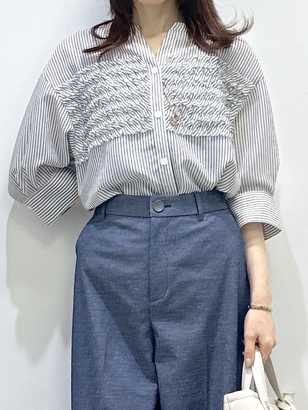 Miwaさんの「UNTITLED｜【接触冷感/通気性/洗える】フロントフリルブラウス」を使ったコーディネート
