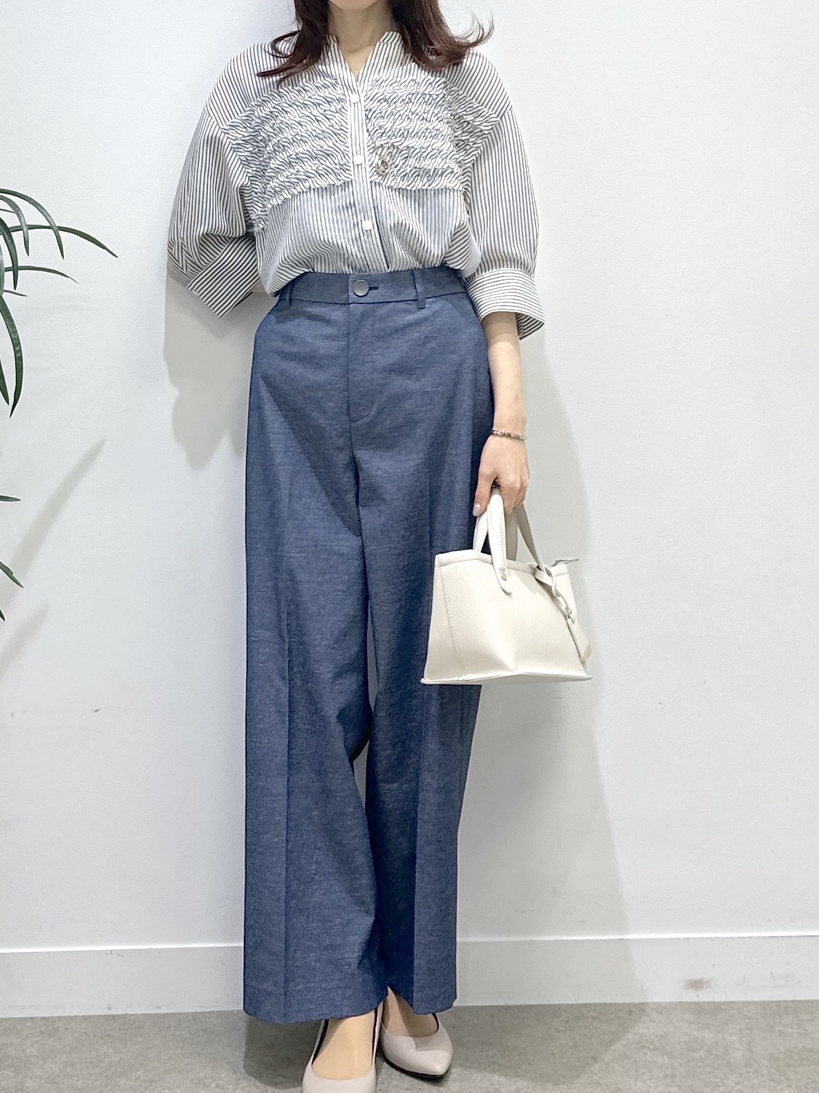 Miwaさんの「UNTITLED｜【接触冷感/通気性/洗える】フロントフリルブラウス」を使ったコーディネート
