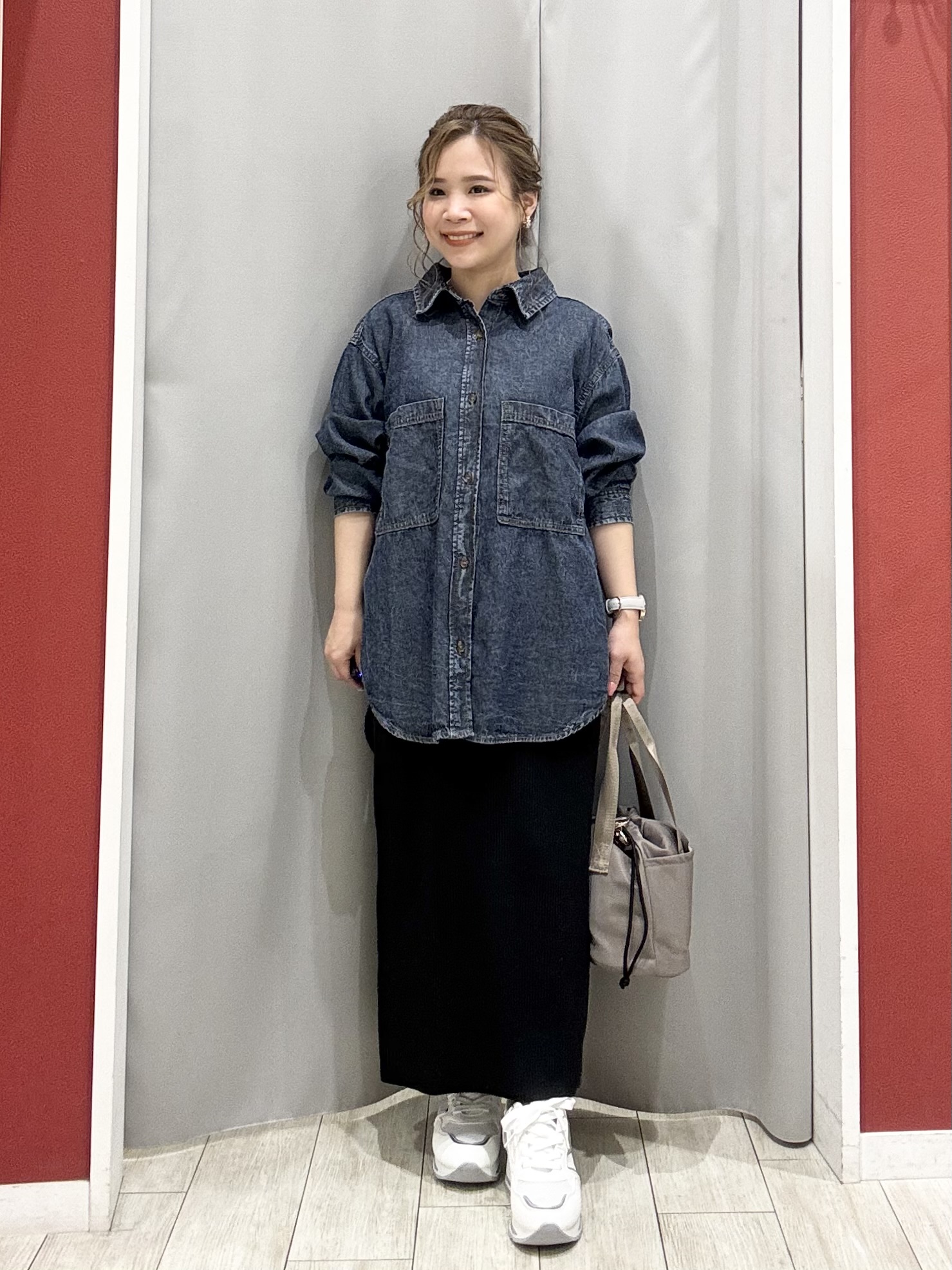 shioさんの「SHOO･LA･RUE｜【洗濯機可/体型カバー】こなれ感をプラスする ライトオンスデニムシャツ」を使ったコーディネート