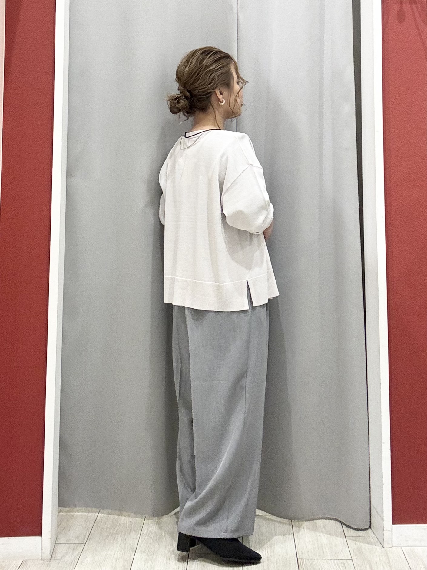 shioさんの「SHOO･LA･RUE｜【洗濯機可/ひんやり/UV】さらっとしたタッチが心地よい ショート丈 Vネックカーディガン」を使ったコーディネート