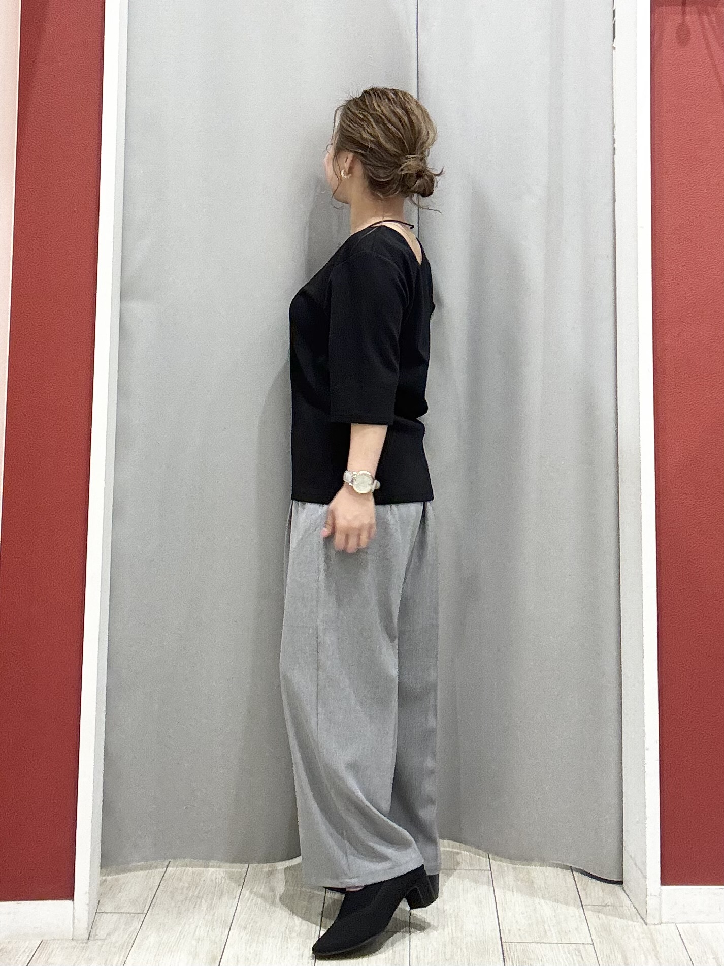 shioさんの「SHOO･LA･RUE｜【洗濯機可/ひんやり/UV】さらっとしたタッチが心地よい ショート丈 Vネックカーディガン」を使ったコーディネート