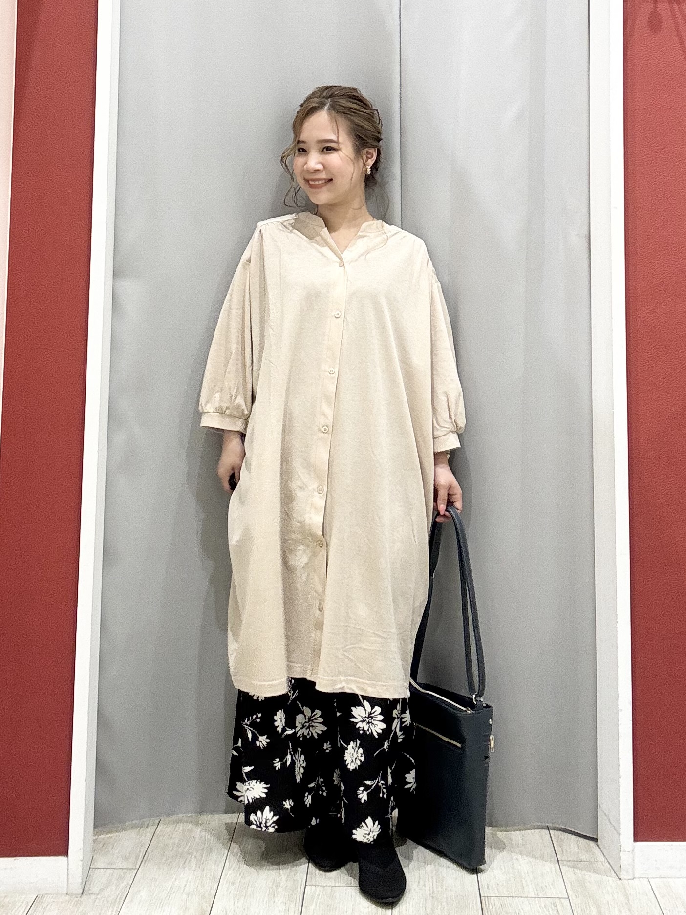 shioさんの「SHOO･LA･RUE｜【洗濯機可/S-LL】1枚でも羽織でも キーネックシャツワンピース」を使ったコーディネート