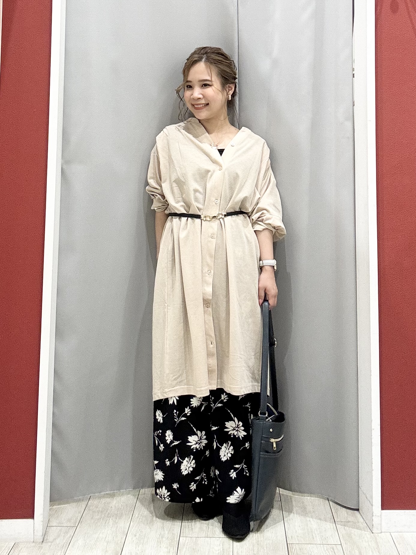 shioさんの「SHOO･LA･RUE｜【洗濯機可/S-LL】1枚でも羽織でも キーネックシャツワンピース」を使ったコーディネート