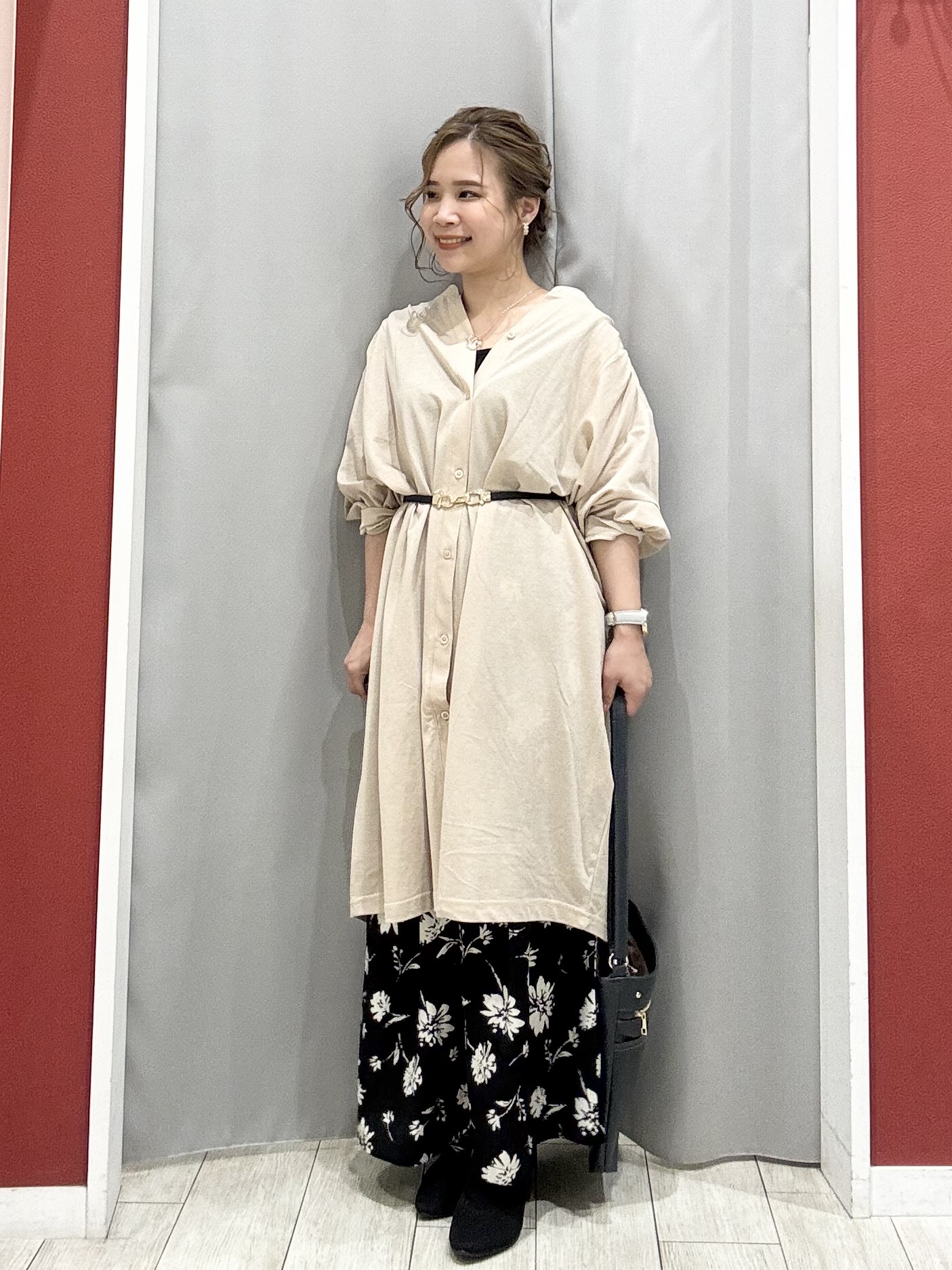 shioさんの「SHOO･LA･RUE｜【洗濯機可/S-LL】1枚でも羽織でも キーネックシャツワンピース」を使ったコーディネート