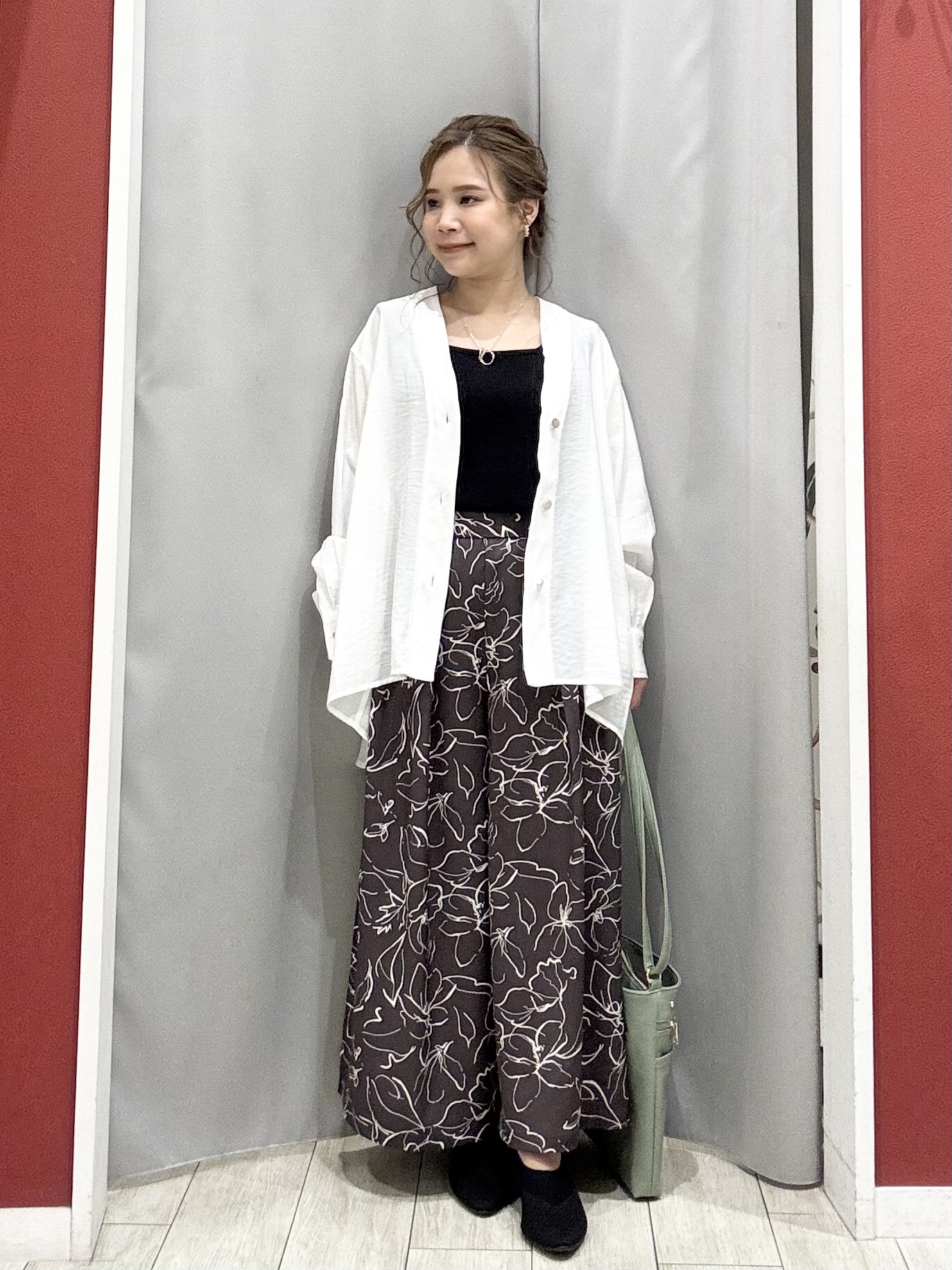 shioさんの「SHOO･LA･RUE｜【S-LL/体型カバー/Aライン】身体のラインを拾いにくい シアーシャツカーディガン」を使ったコーディネート