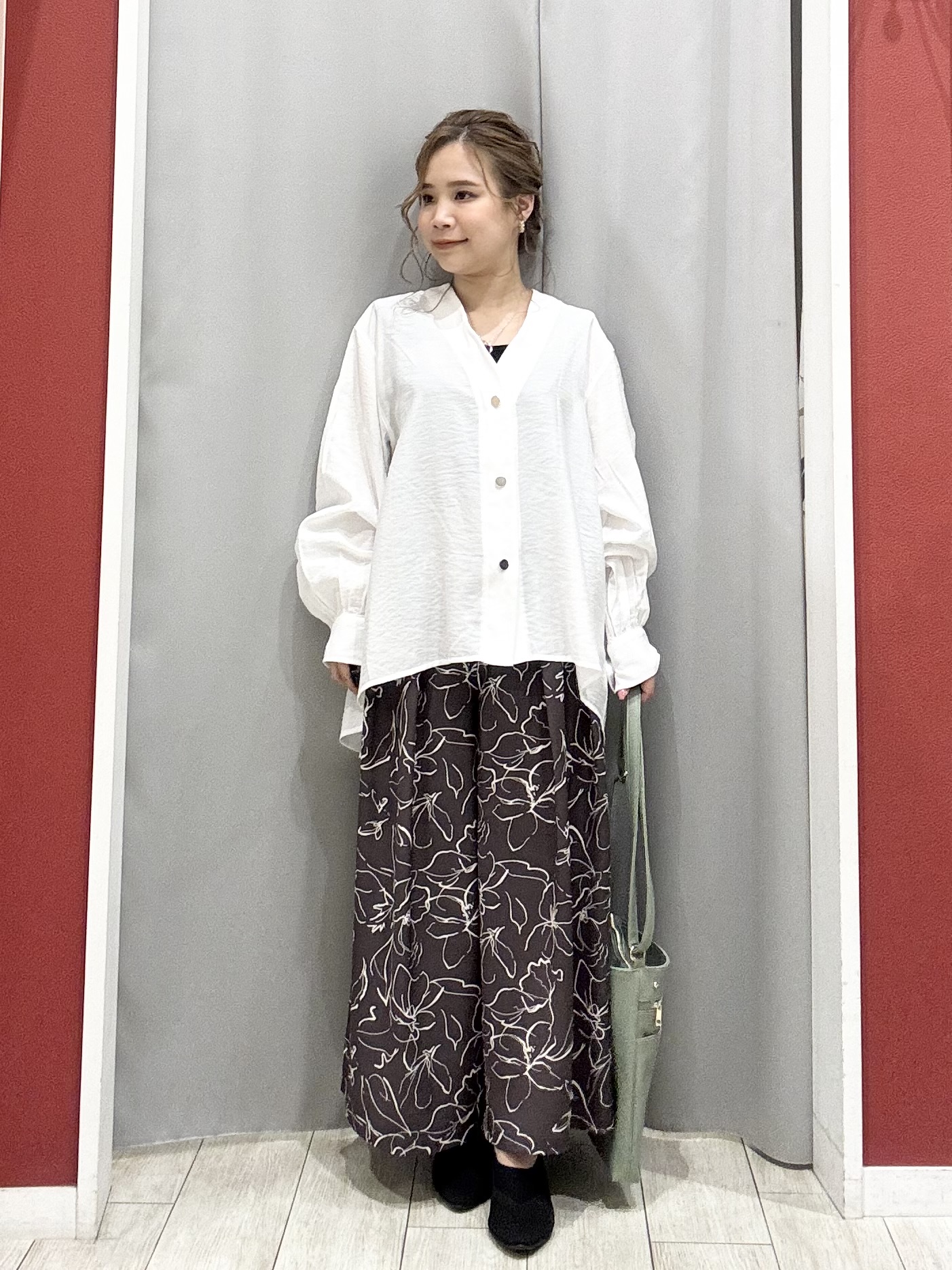 shioさんの「SHOO･LA･RUE｜【S-LL/体型カバー/Aライン】身体のラインを拾いにくい シアーシャツカーディガン」を使ったコーディネート