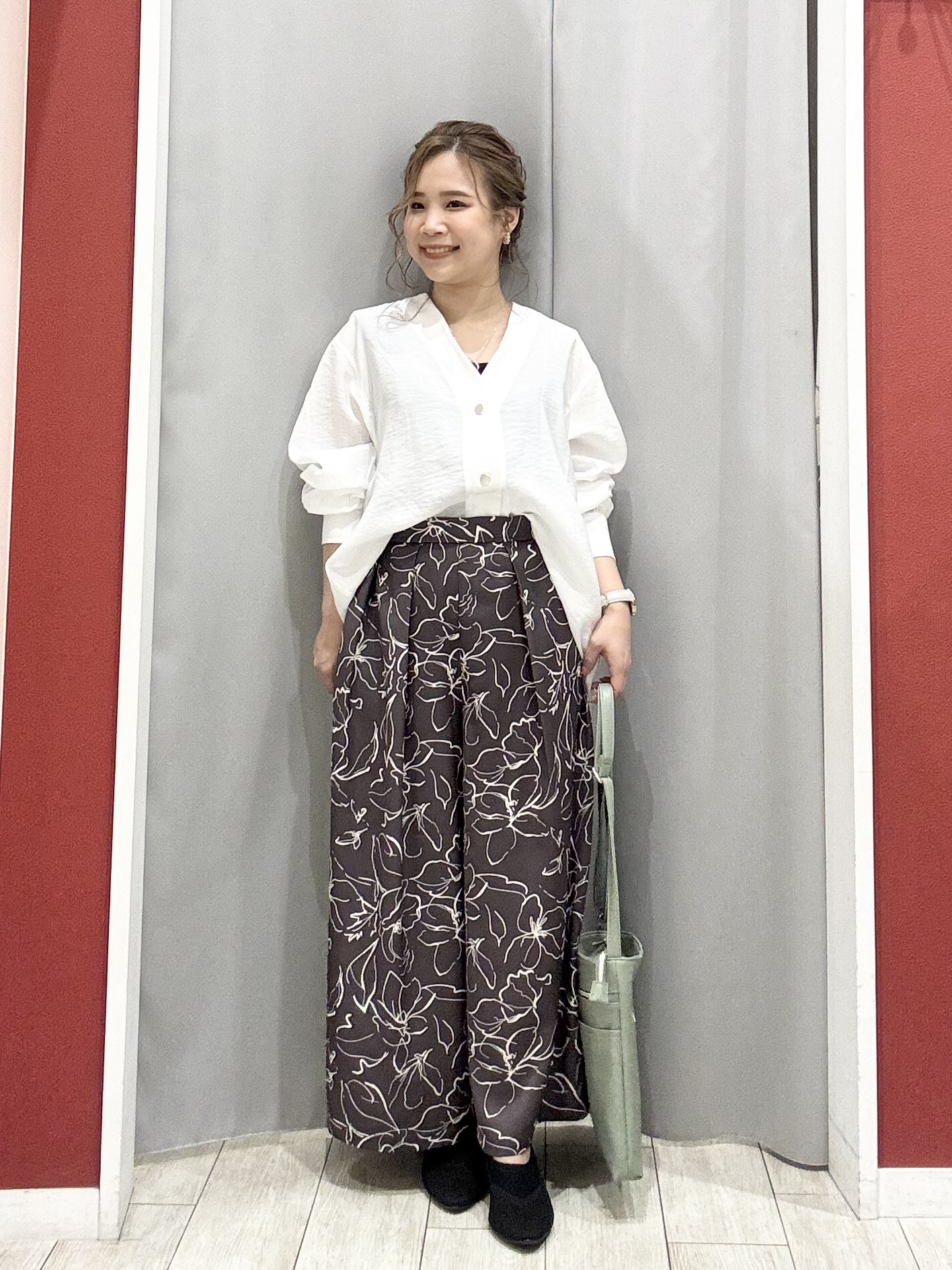 shioさんの「SHOO･LA･RUE｜【S-LL/体型カバー/Aライン】身体のラインを拾いにくい シアーシャツカーディガン」を使ったコーディネート
