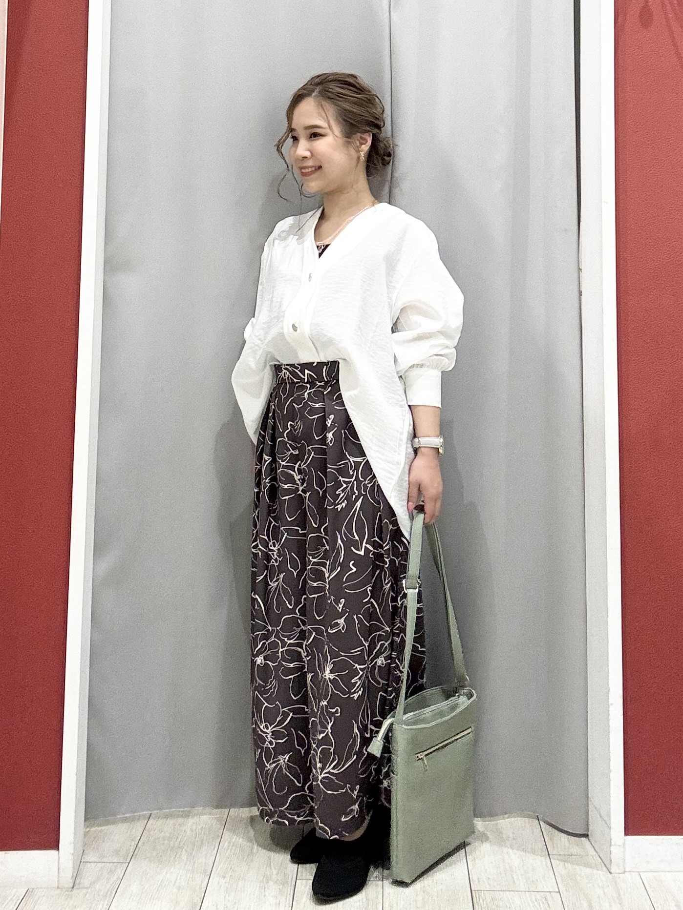 shioさんの「SHOO･LA･RUE｜【S-LL/体型カバー/Aライン】身体のラインを拾いにくい シアーシャツカーディガン」を使ったコーディネート