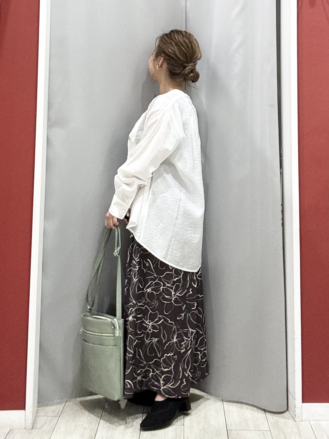 shioさんの「SHOO･LA･RUE｜【S-LL/体型カバー/Aライン】身体のラインを拾いにくい シアーシャツカーディガン」を使ったコーディネート
