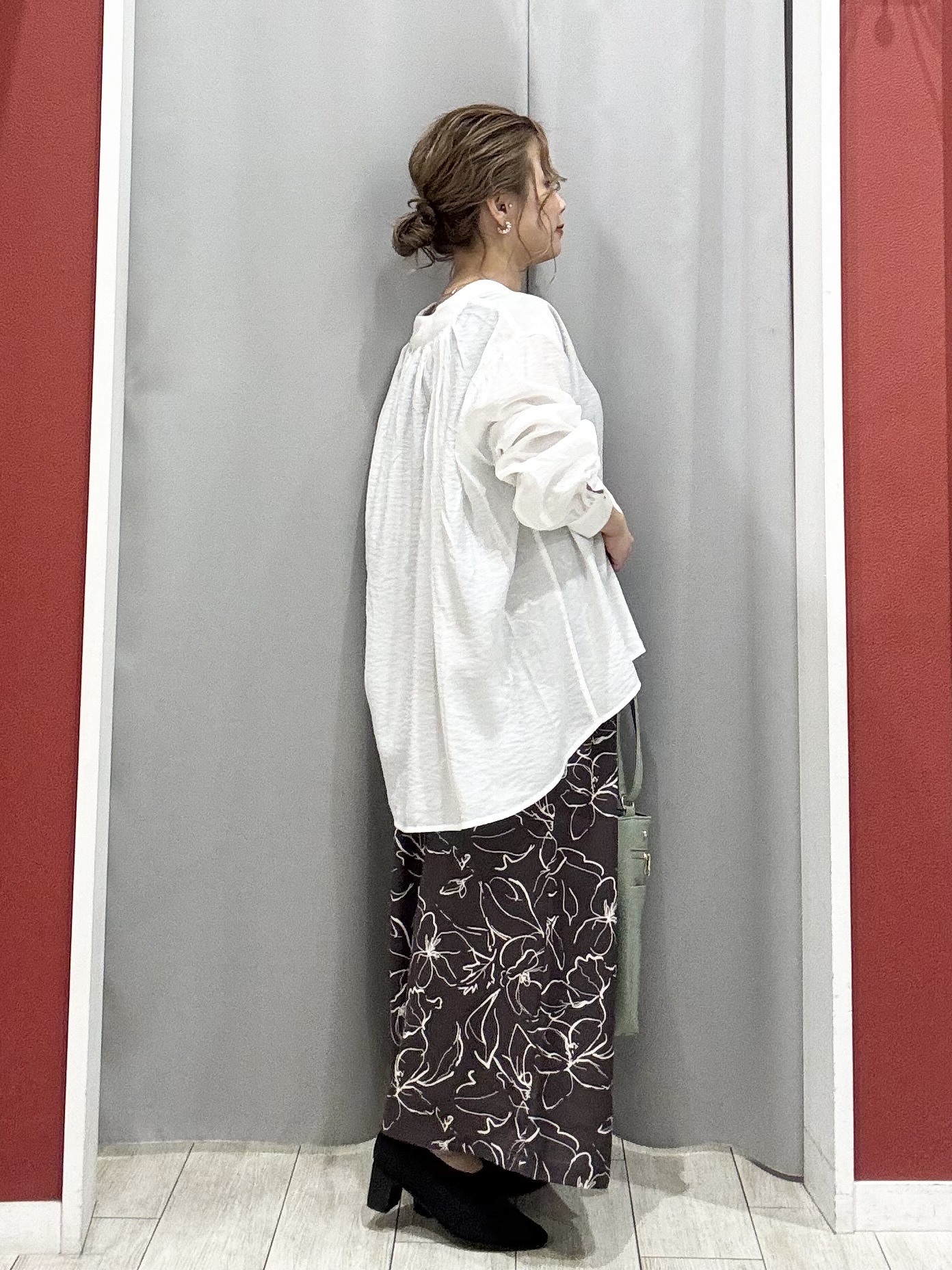 shioさんの「SHOO･LA･RUE｜【S-LL/体型カバー/Aライン】身体のラインを拾いにくい シアーシャツカーディガン」を使ったコーディネート