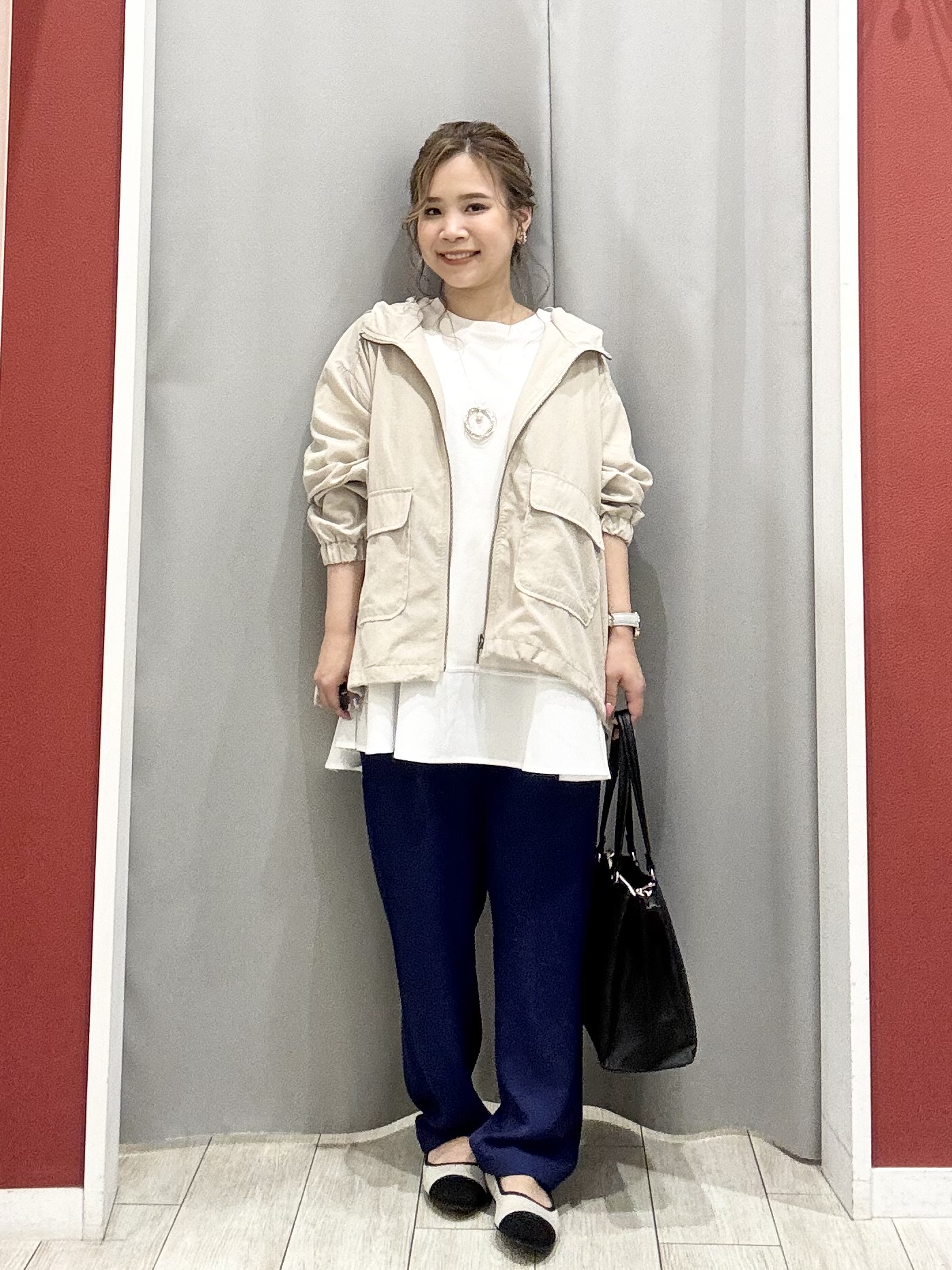 shioさんの「SHOO･LA･RUE｜【S-LL/UV】季節の変わり目に ゴールドパーツが上品なフード付きブルゾン」を使ったコーディネート