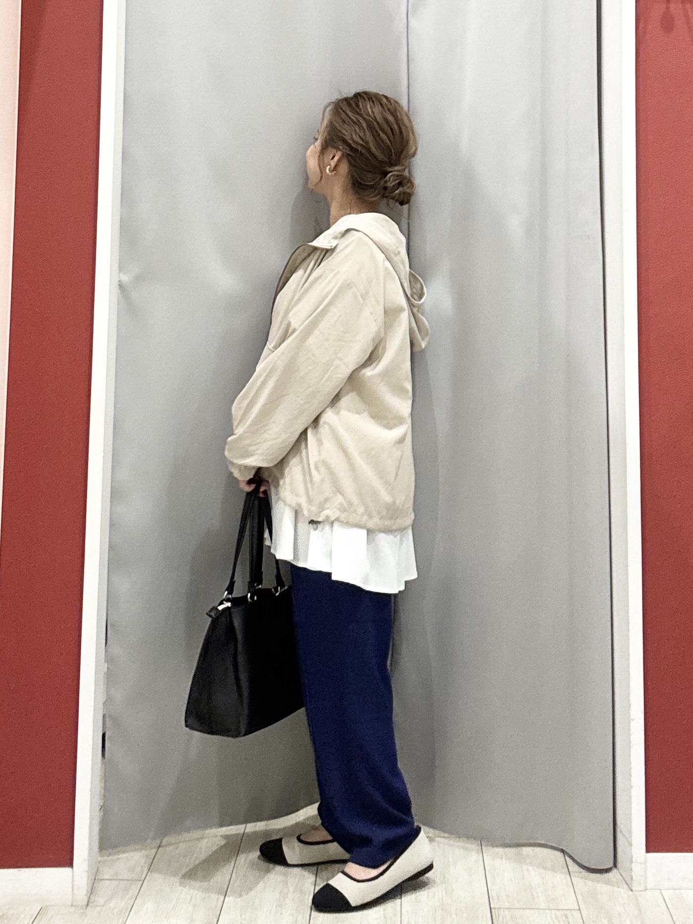 shioさんの「SHOO･LA･RUE｜【S-LL/UV】季節の変わり目に ゴールドパーツが上品なフード付きブルゾン」を使ったコーディネート