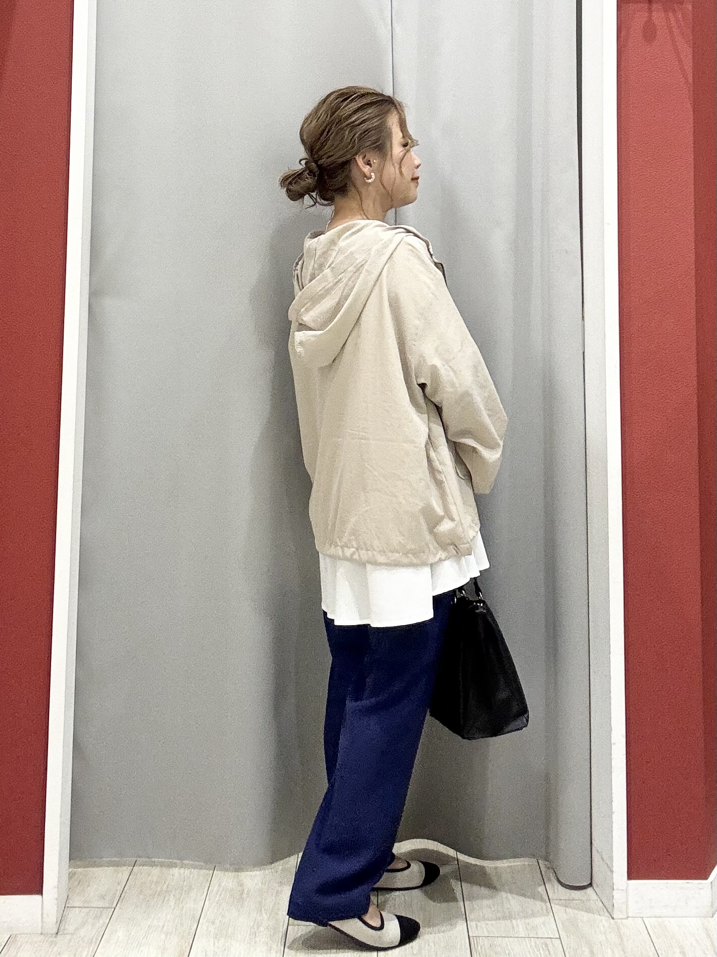 shioさんの「SHOO･LA･RUE｜【S-LL/UV】季節の変わり目に ゴールドパーツが上品なフード付きブルゾン」を使ったコーディネート