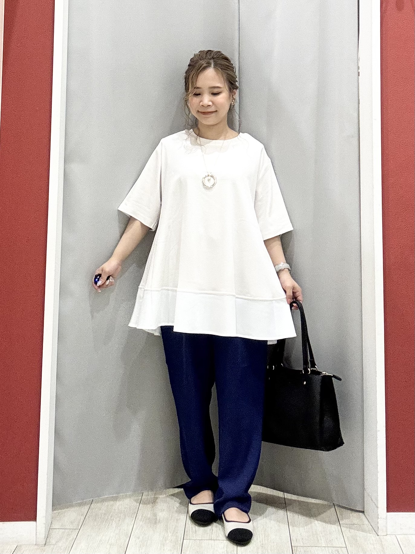 shioさんの「SHOO･LA･RUE｜【S-LL/UV】季節の変わり目に ゴールドパーツが上品なフード付きブルゾン」を使ったコーディネート
