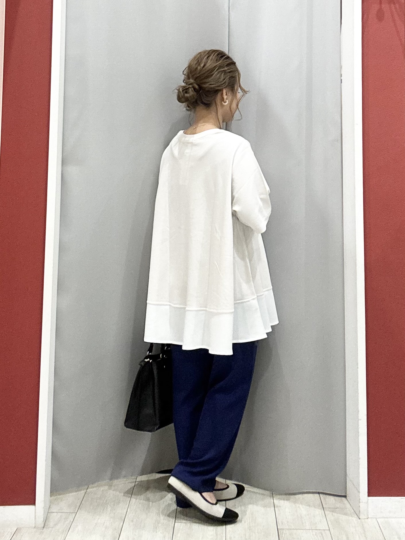 shioさんの「SHOO･LA･RUE｜【S-LL/UV】季節の変わり目に ゴールドパーツが上品なフード付きブルゾン」を使ったコーディネート