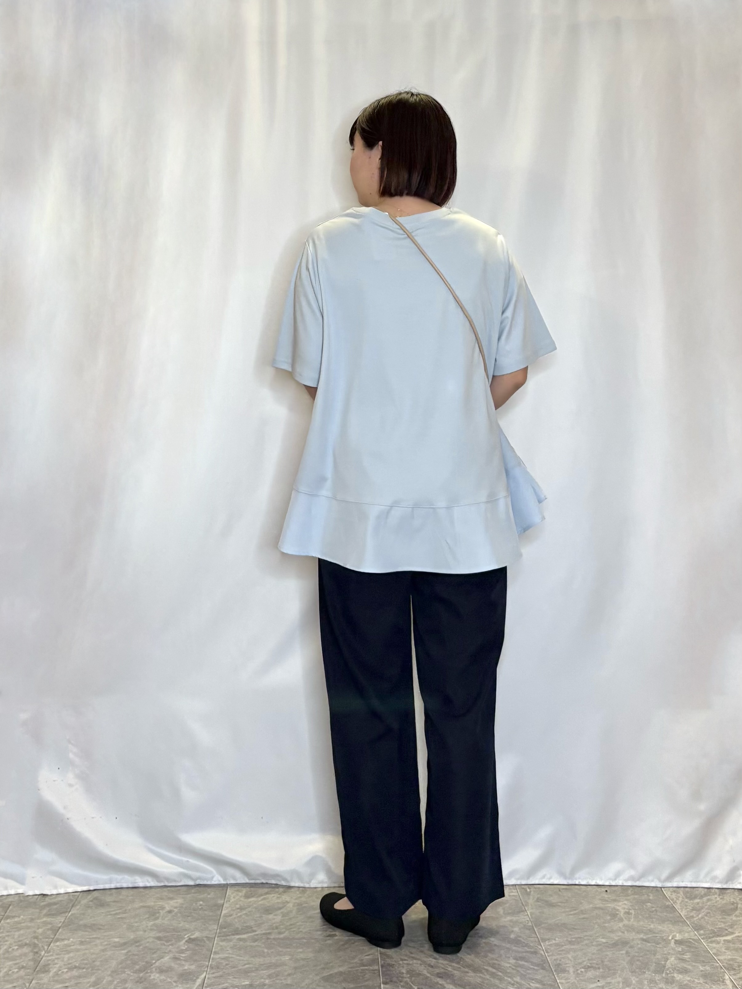 ネリさんの「SHOO･LA･RUE｜【ひんやり/UV/抗菌防臭】体型カバーも叶う 裾切り替えAライントップス」を使ったコーディネート