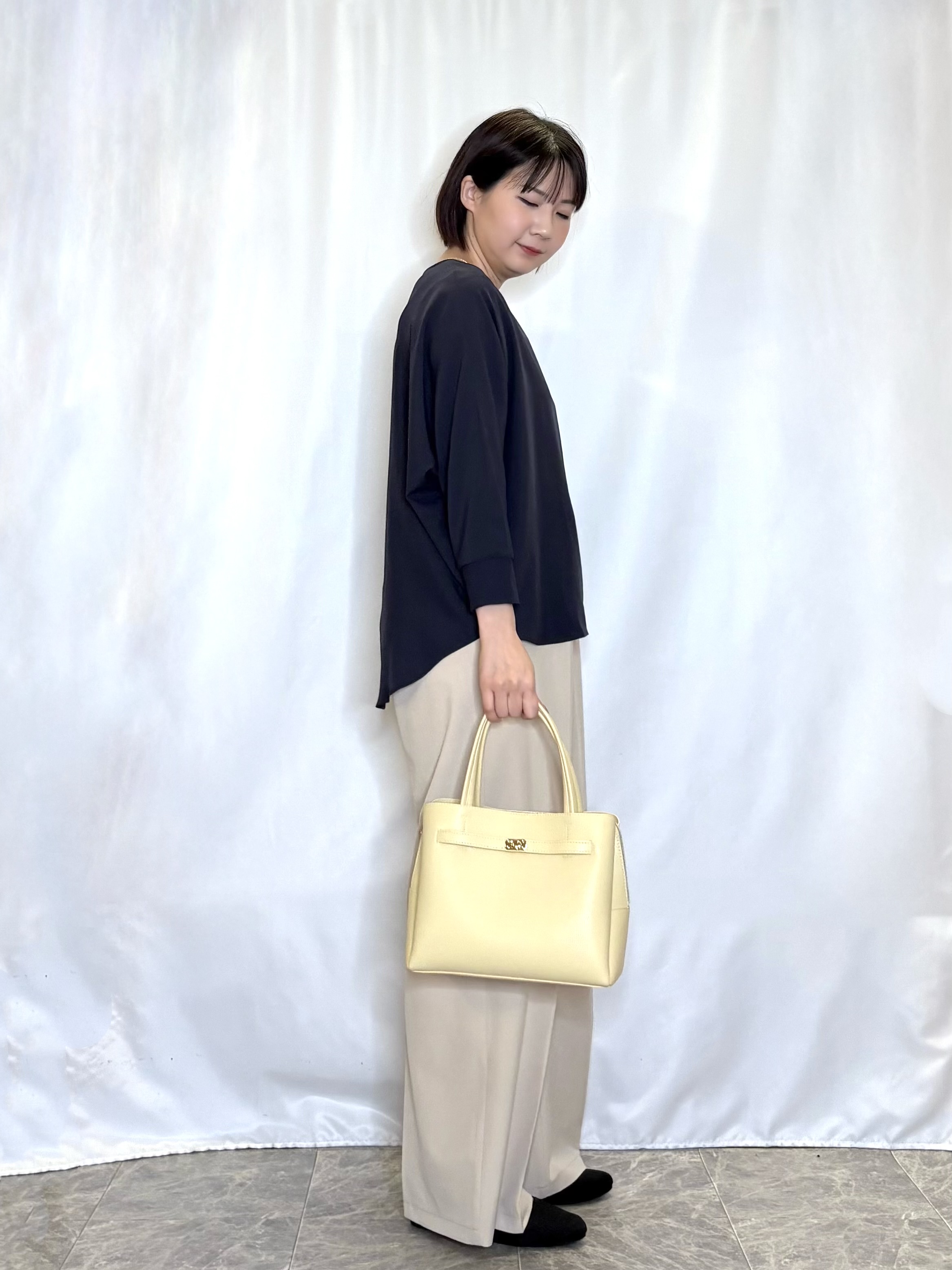 ネリさんの「SHOO･LA･RUE｜【着丈選べる/体型カバー/洗濯機可】さらさらとろん ドルマンブラウス」を使ったコーディネート
