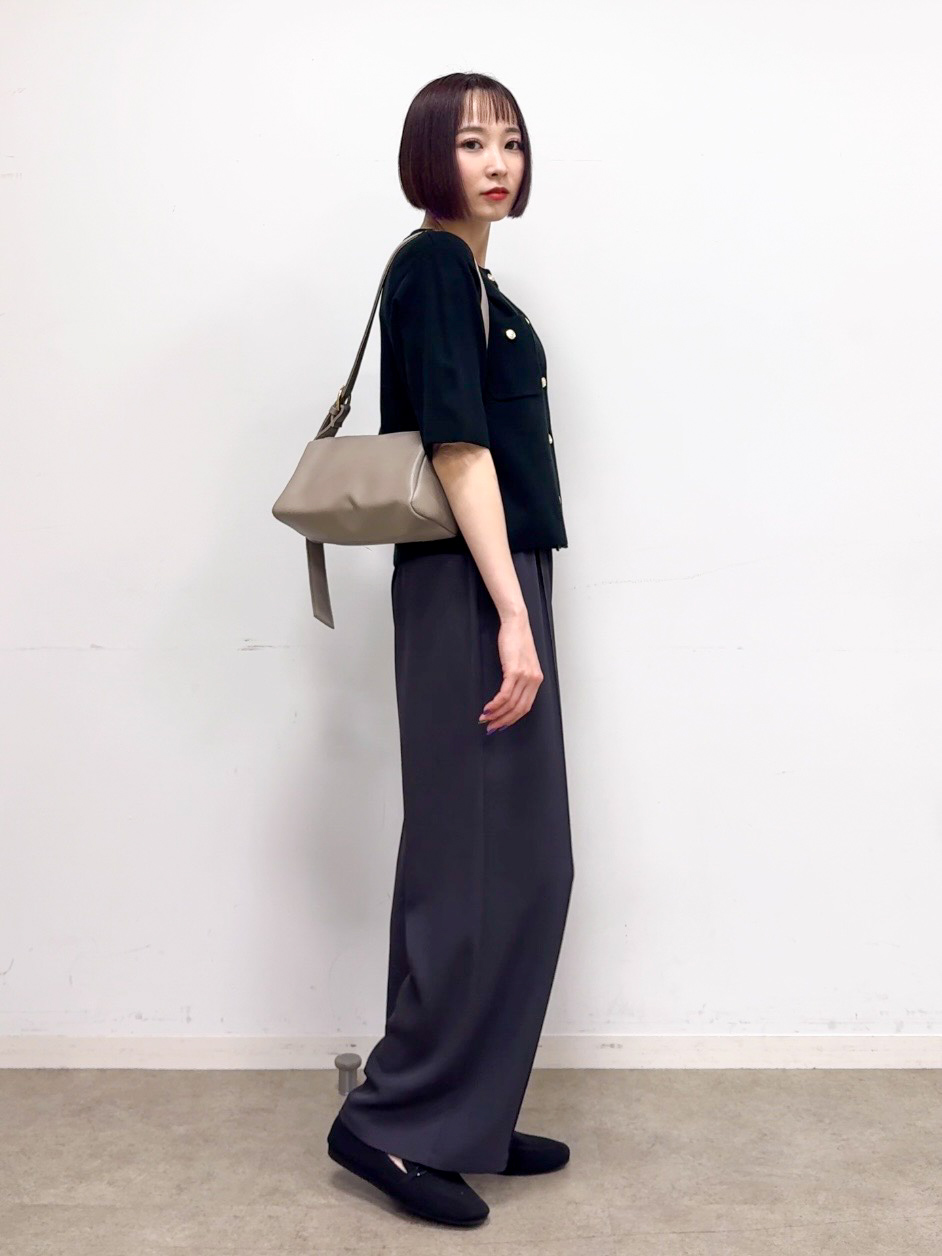 𝐜𝐡𝐢𝐤𝐚さんの「SHOO･LA･RUE｜【S-LL/洗濯機可】金ボタン5分袖カーディガン」を使ったコーディネート