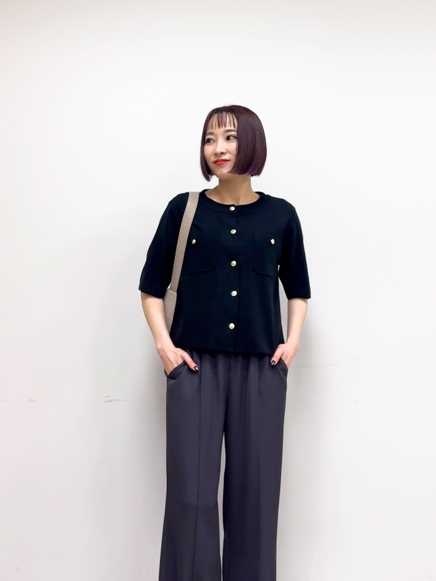 𝐜𝐡𝐢𝐤𝐚さんの「SHOO･LA･RUE｜【S-LL/洗濯機可】金ボタン5分袖カーディガン」を使ったコーディネート