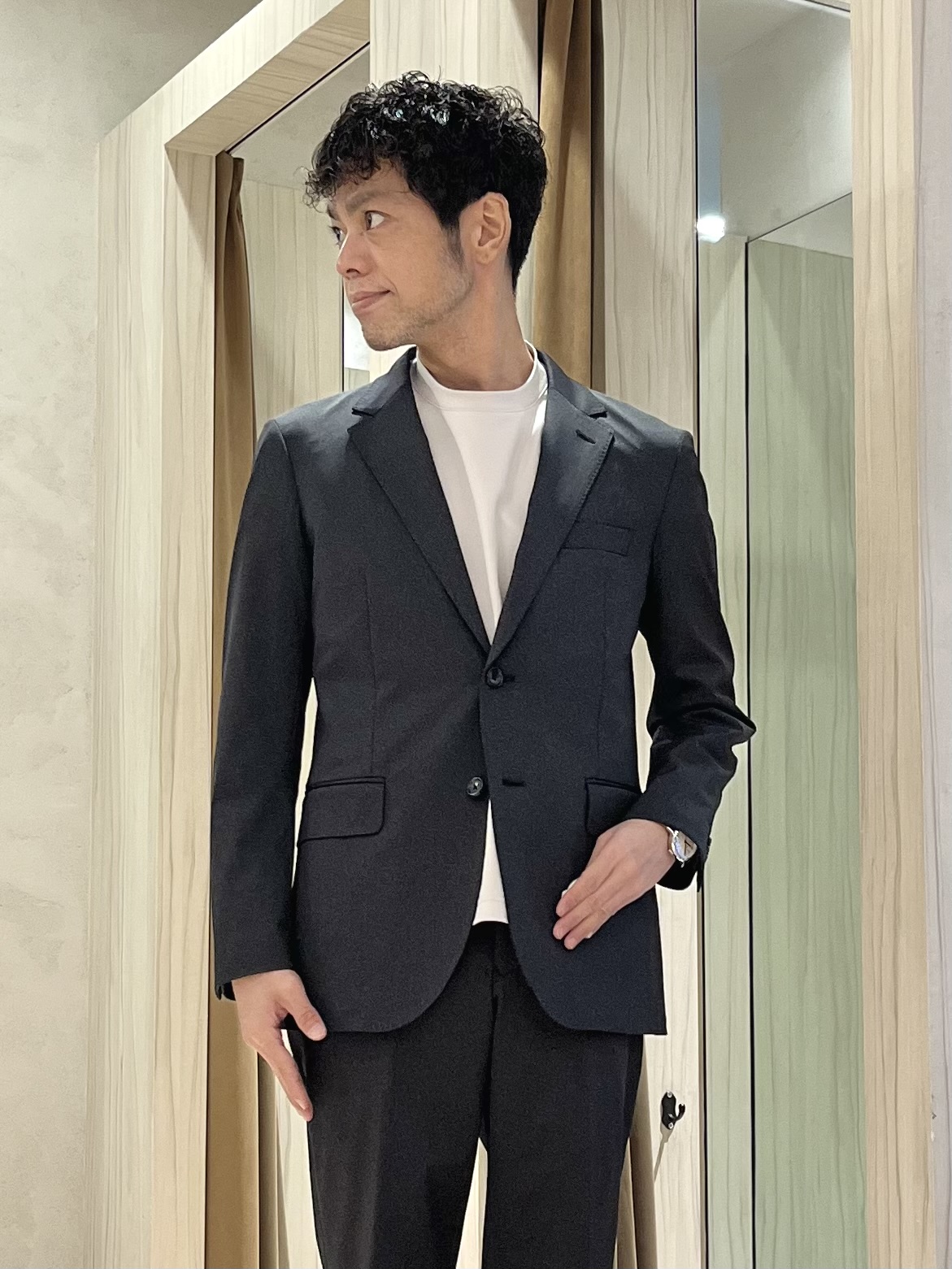 URAさんの「TAKEO KIKUCHI｜【360&deg;ストレッチ/軽量】None Of Stress ライト ジャケット（セットアップ対応）」を使ったコーディネート