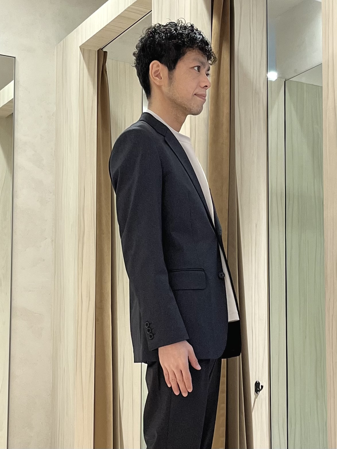 URAさんの「TAKEO KIKUCHI｜【360&deg;ストレッチ/軽量】None Of Stress ライト ジャケット（セットアップ対応）」を使ったコーディネート