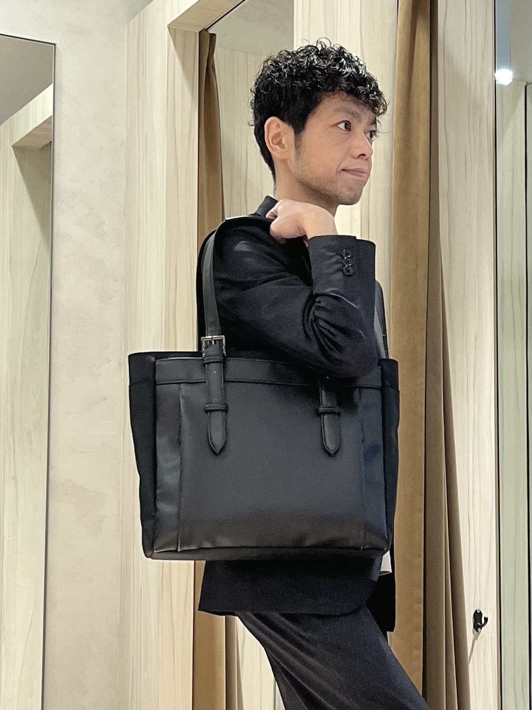 URAさんの「TAKEO KIKUCHI｜【360&deg;ストレッチ/軽量】None Of Stress ライト ジャケット（セットアップ対応）」を使ったコーディネート