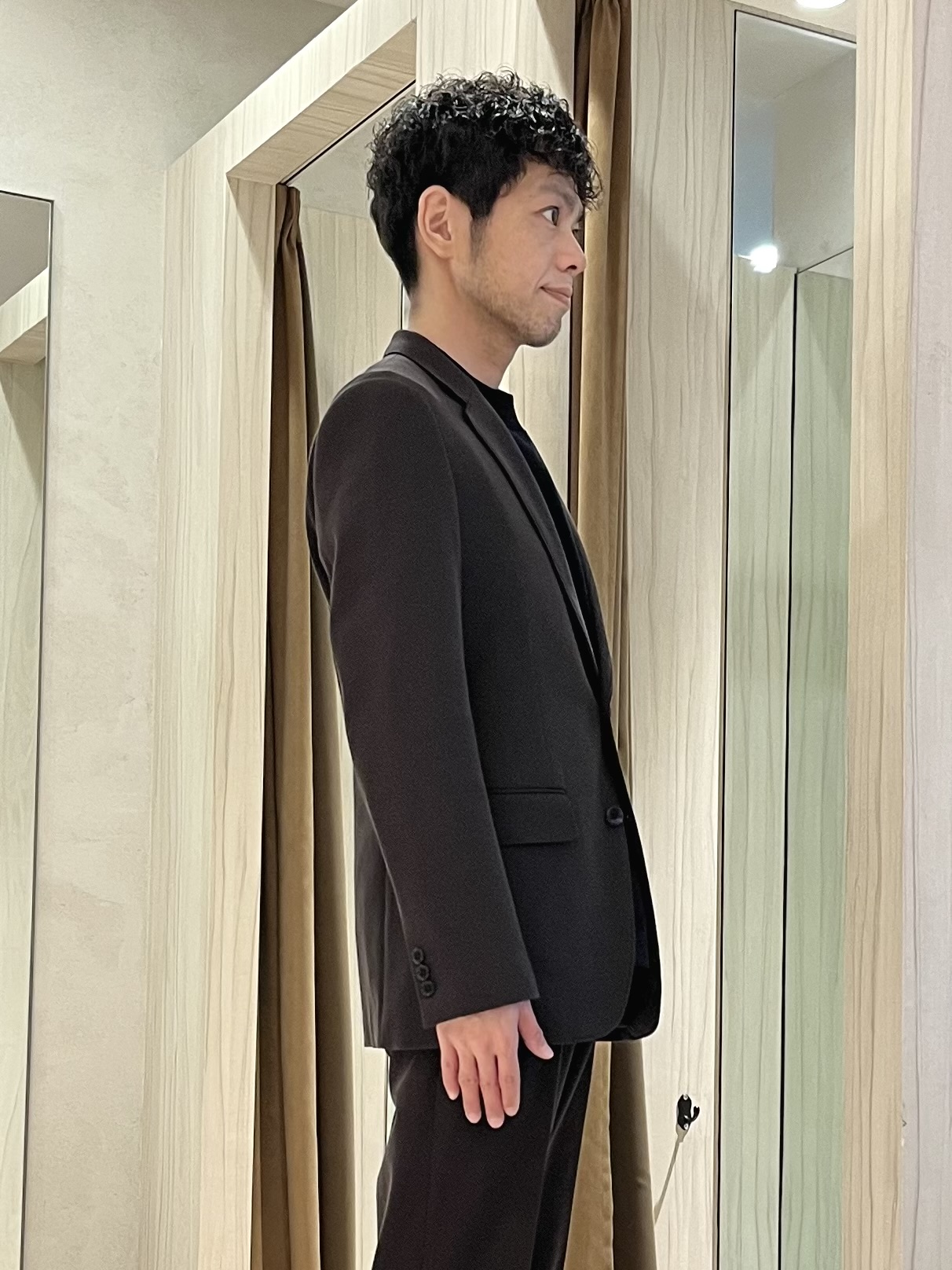 URAさんの「TAKEO KIKUCHI｜パールニットジャージ ジャケット」を使ったコーディネート