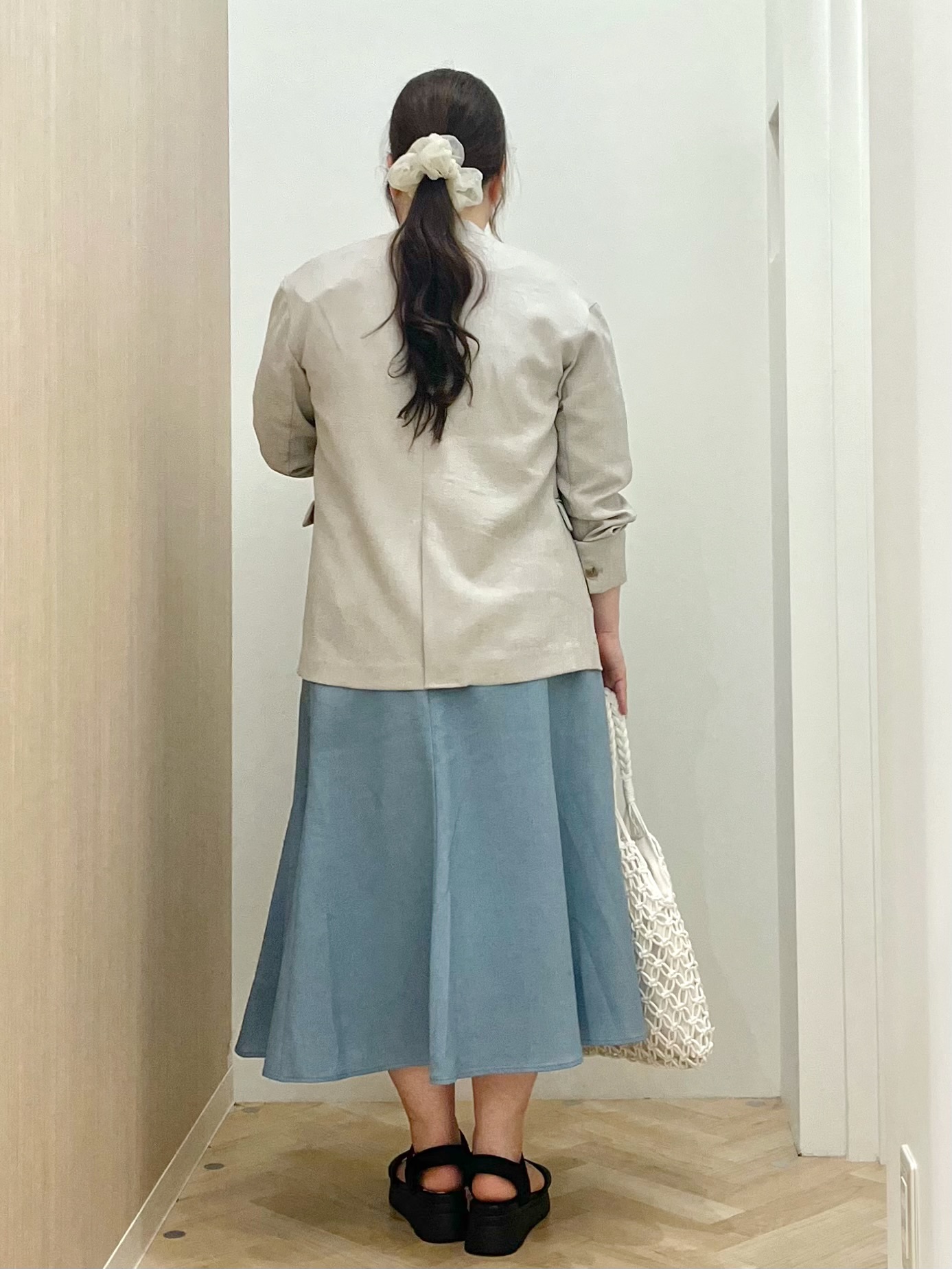 akariさんの「grove｜【貴島明日香さん着用】リネンライクカラーレスジャケット」を使ったコーディネート
