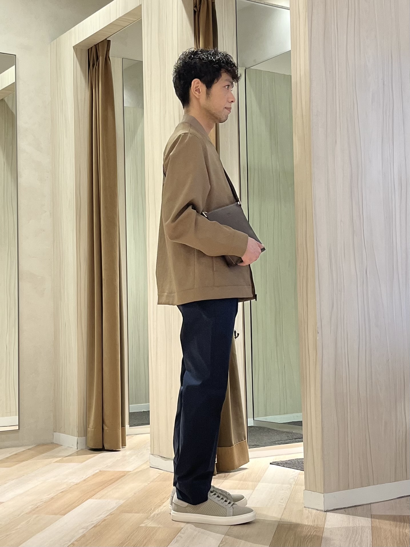 URAさんの「TAKEO KIKUCHI｜リネンライクカルゼ リブブルゾン」を使ったコーディネート