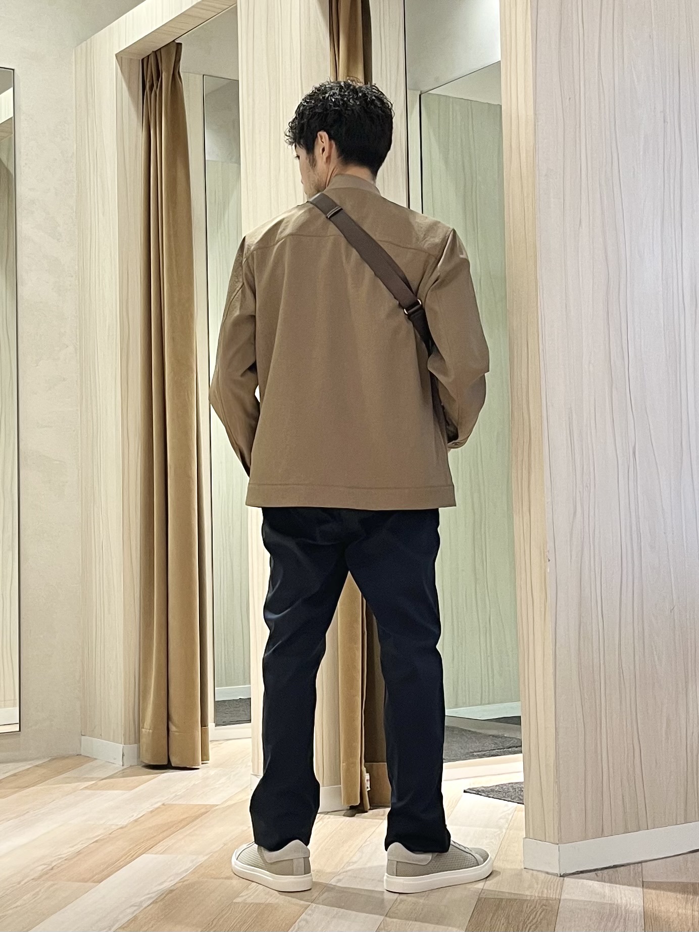 URAさんの「TAKEO KIKUCHI｜リネンライクカルゼ リブブルゾン」を使ったコーディネート