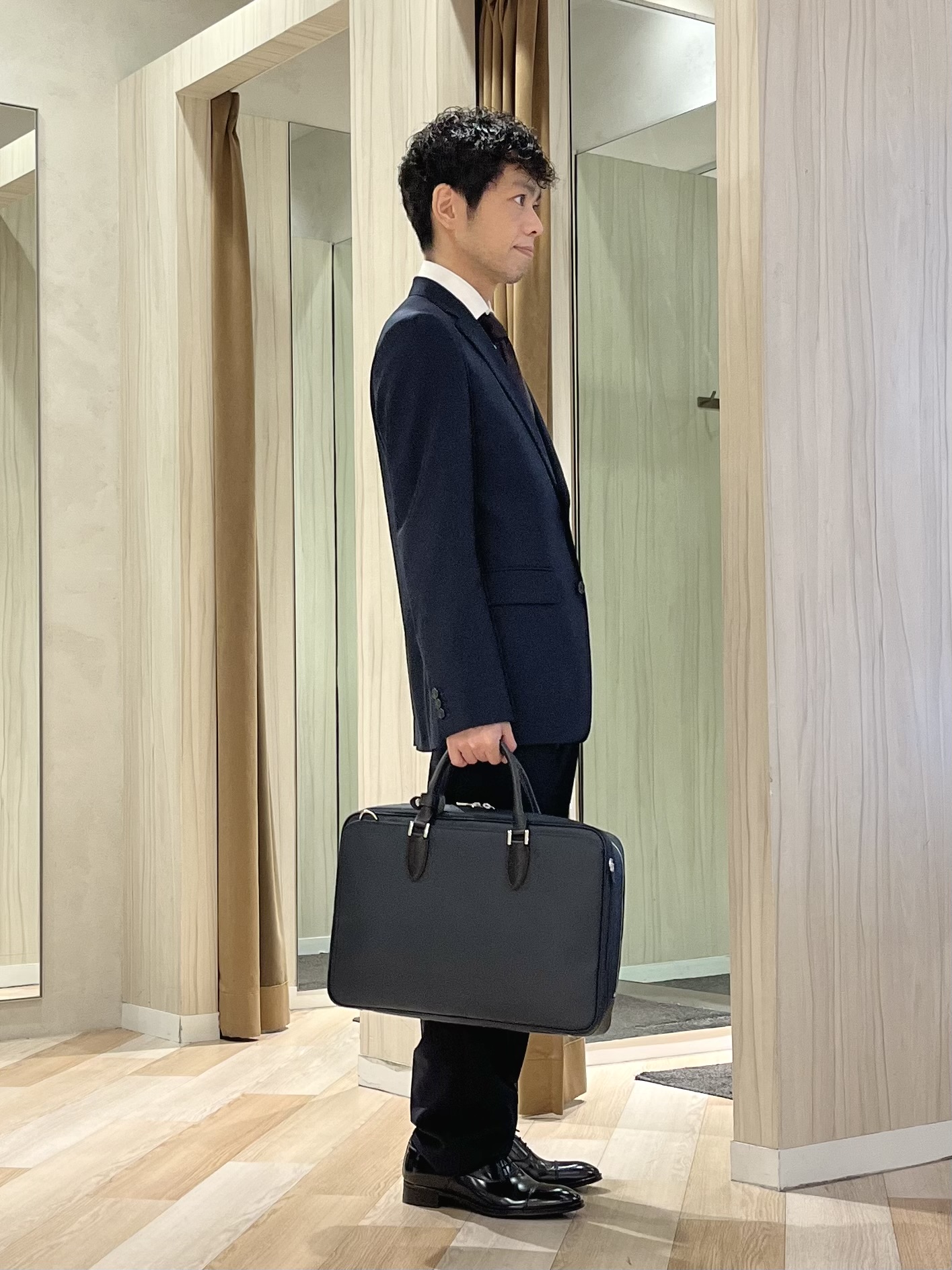 URAさんの「TAKEO KIKUCHI｜【Begin掲載】コーデュラ（R）トロピカル ストレッチ スーツ」を使ったコーディネート