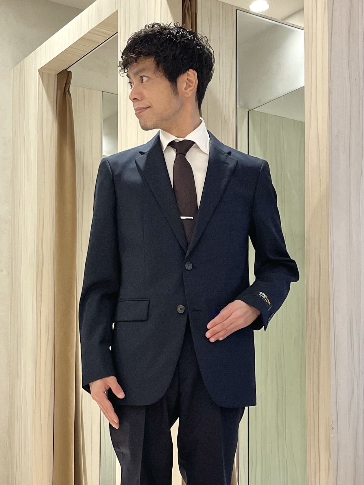 URAさんの「TAKEO KIKUCHI｜【Begin掲載】コーデュラ（R）トロピカル ストレッチ スーツ」を使ったコーディネート