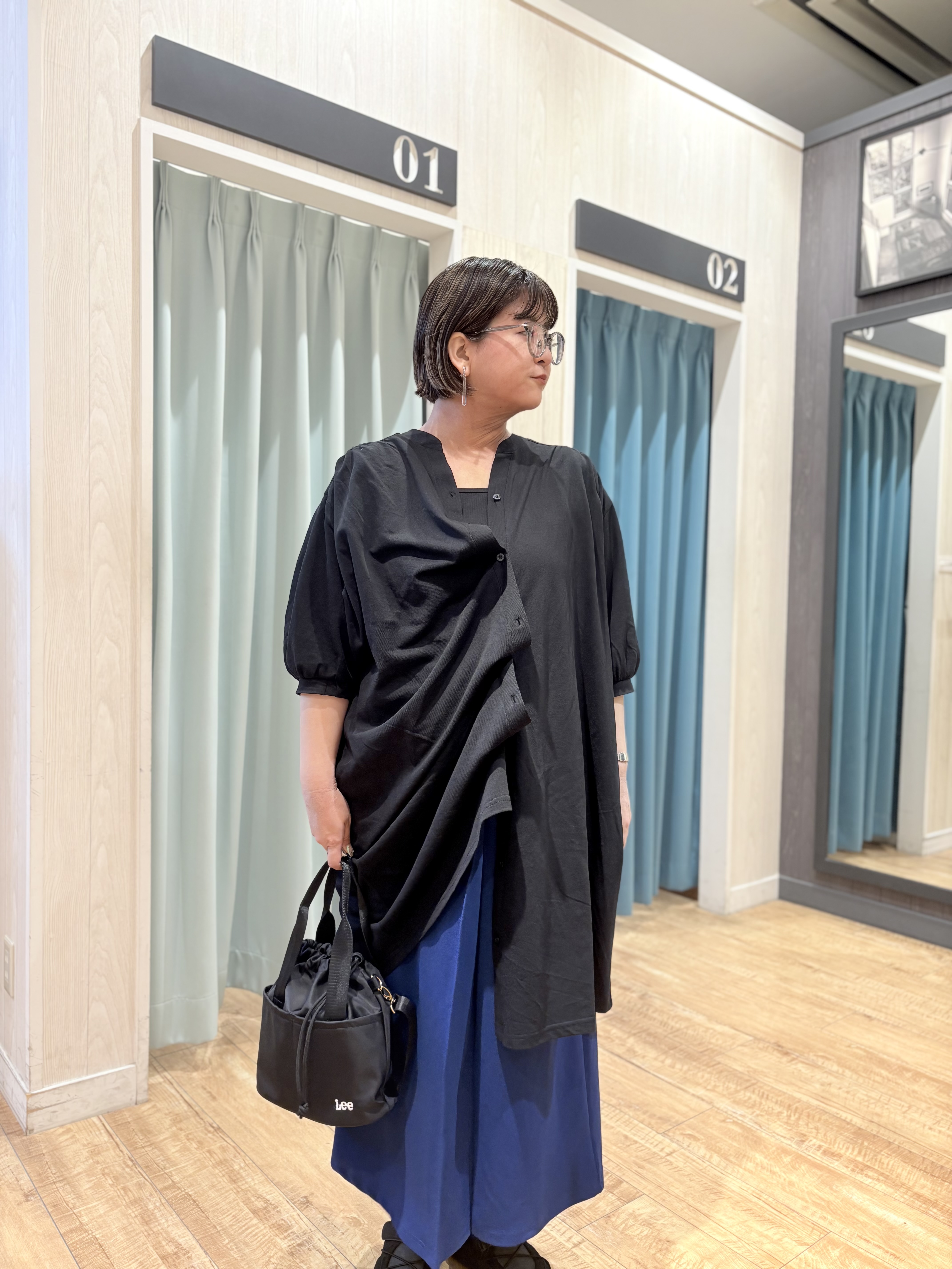 砂糖さんの「SHOO･LA･RUE｜【洗濯機可/S-LL】1枚でも羽織でも キーネックシャツワンピース」を使ったコーディネート