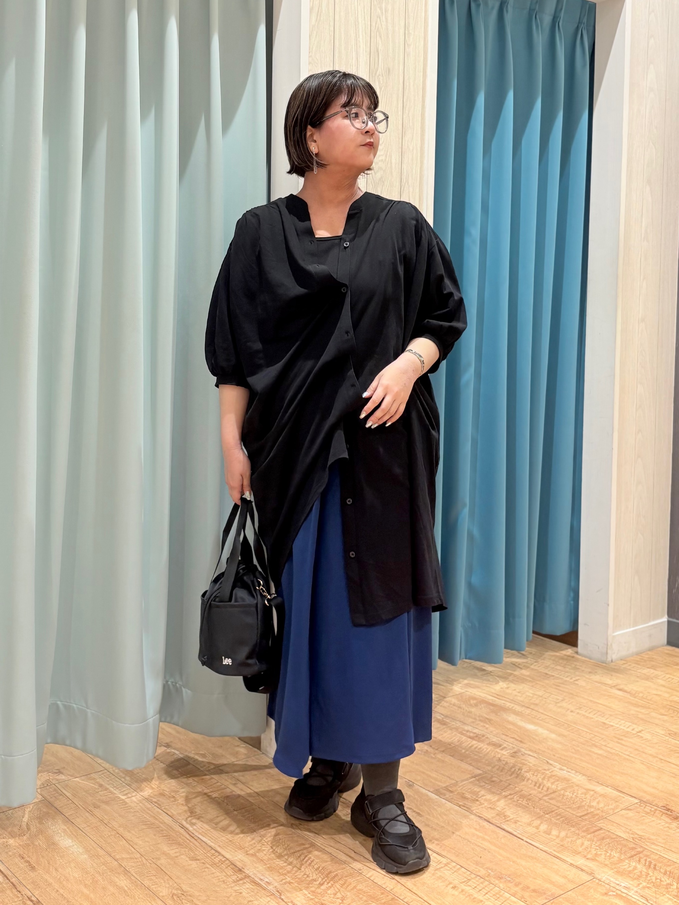 砂糖さんの「SHOO･LA･RUE｜【洗濯機可/S-LL】1枚でも羽織でも キーネックシャツワンピース」を使ったコーディネート