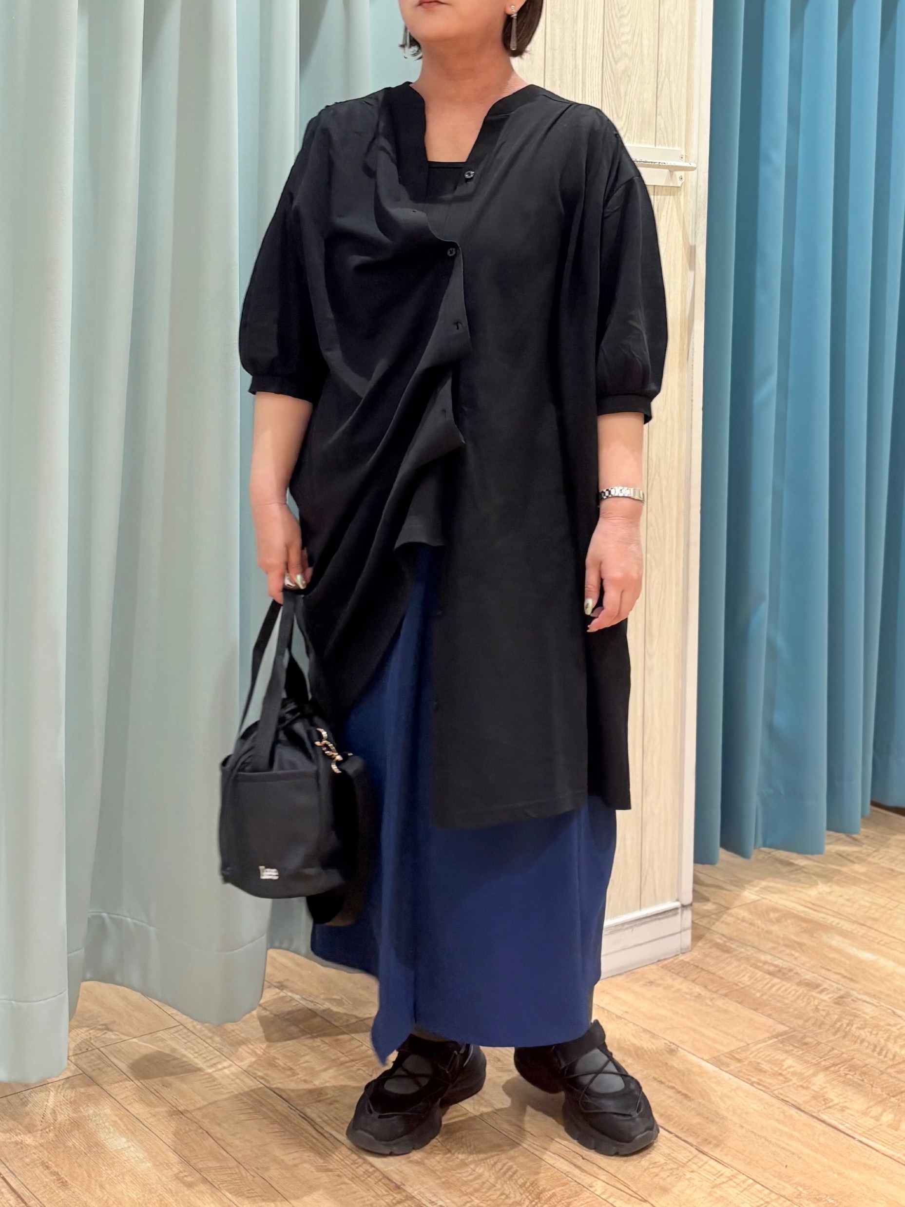 砂糖さんの「SHOO･LA･RUE｜【洗濯機可/S-LL】1枚でも羽織でも キーネックシャツワンピース」を使ったコーディネート