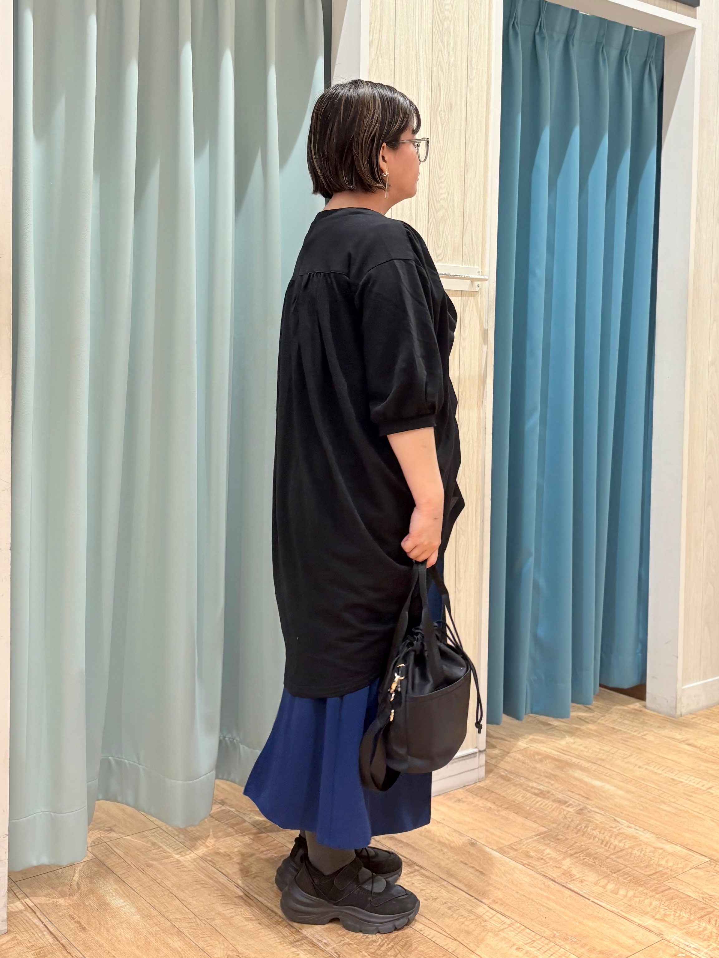 砂糖さんの「SHOO･LA･RUE｜【洗濯機可/S-LL】1枚でも羽織でも キーネックシャツワンピース」を使ったコーディネート