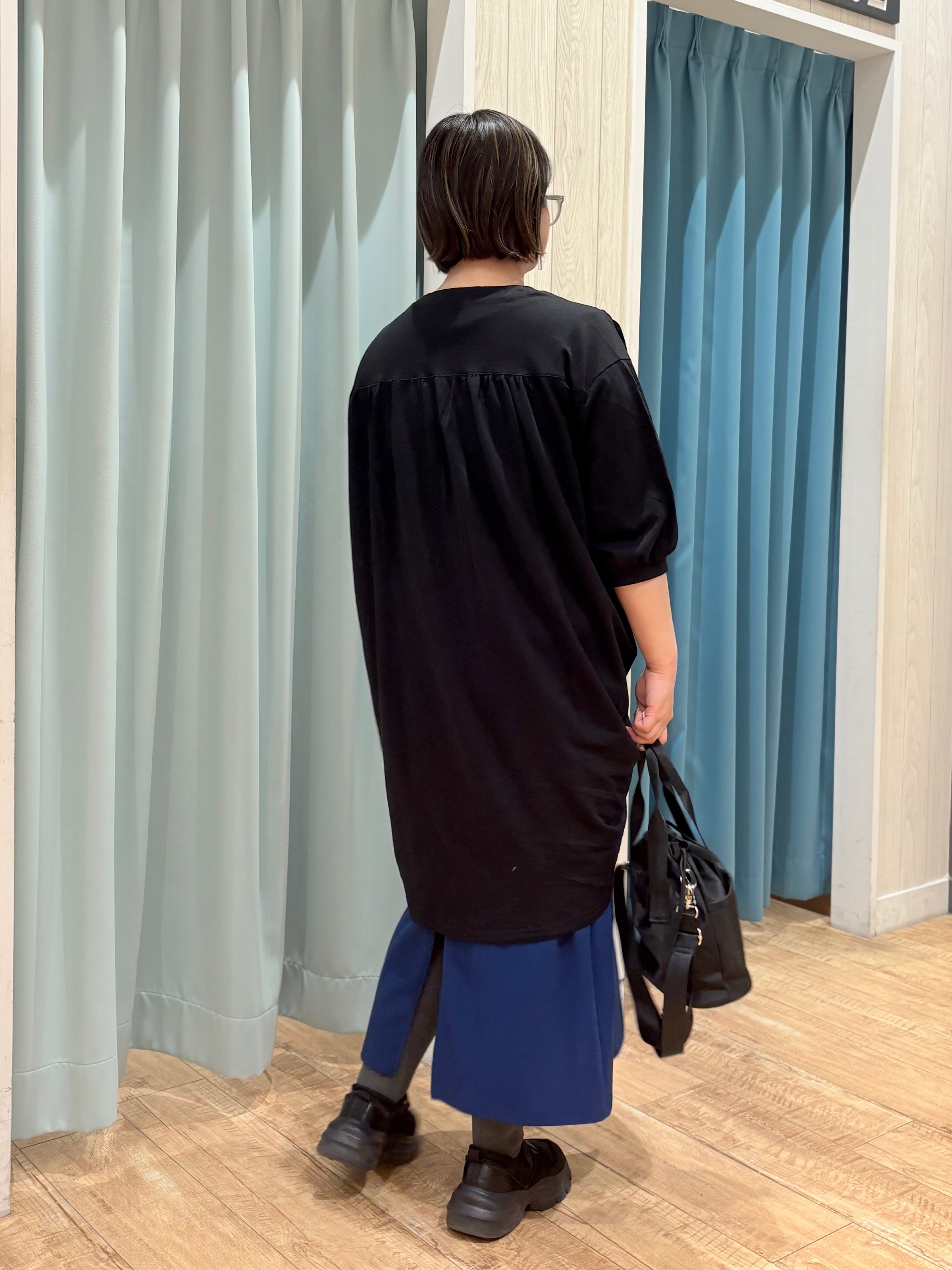 砂糖さんの「SHOO･LA･RUE｜【洗濯機可/S-LL】1枚でも羽織でも キーネックシャツワンピース」を使ったコーディネート