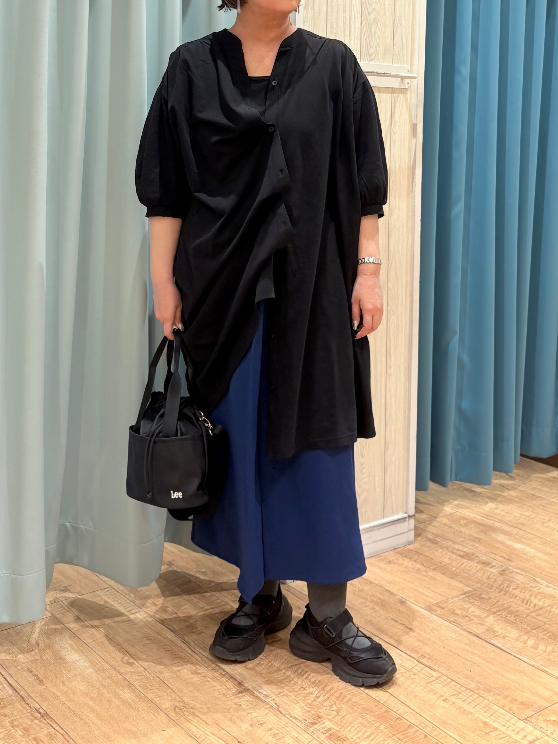 砂糖さんの「SHOO･LA･RUE｜【洗濯機可/S-LL】1枚でも羽織でも キーネックシャツワンピース」を使ったコーディネート