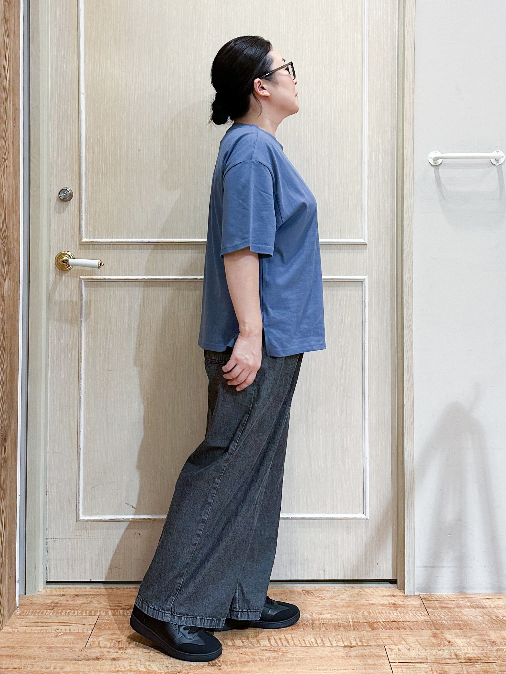 umeさんの「SHOO･LA･RUE｜【ひんやり/S-LL/体型カバー】ペプラムフリルとゴールドパーツが女性らしい UVパーカ」を使ったコーディネート